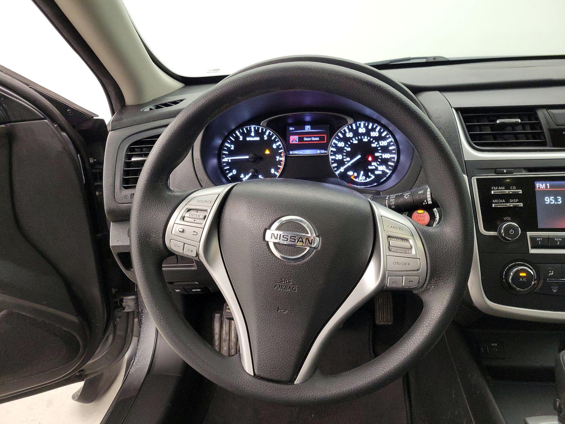 Thumbnail: 2016 Nissan Altima - 10