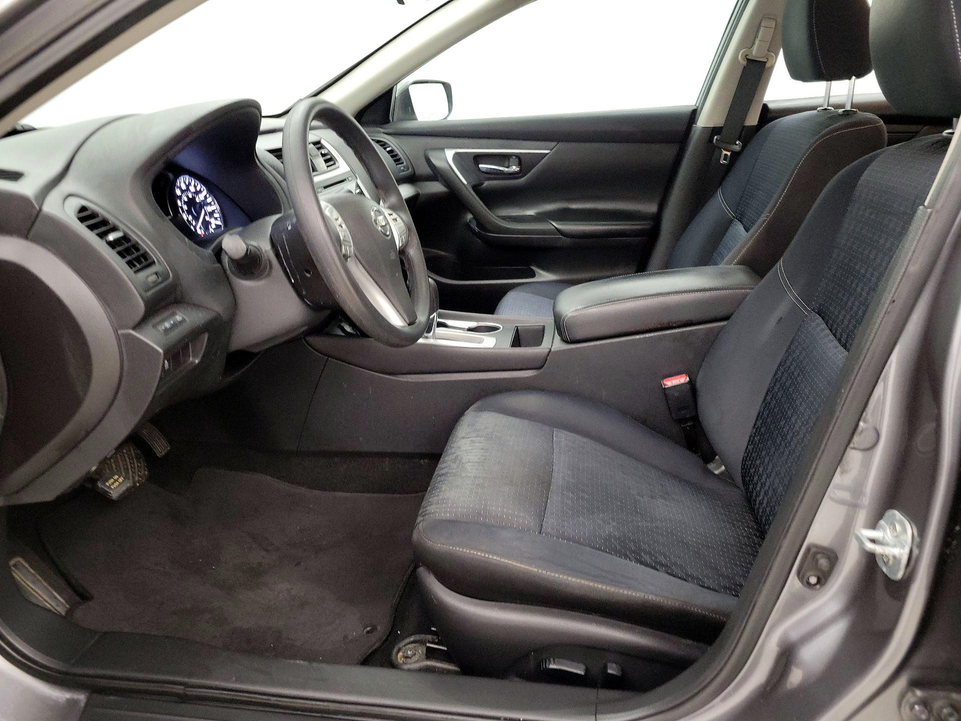 Thumbnail: 2016 Nissan Altima - 11