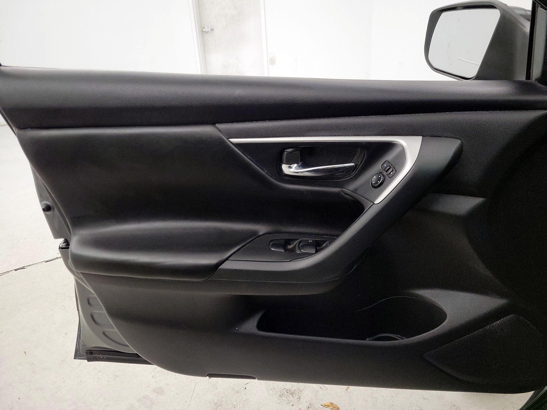 Thumbnail: 2016 Nissan Altima - 12