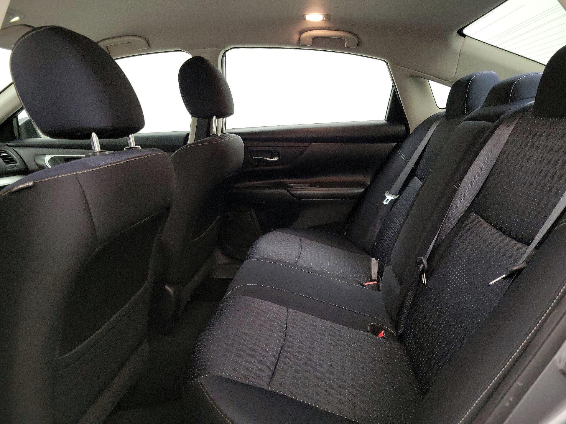 Thumbnail: 2016 Nissan Altima - 19