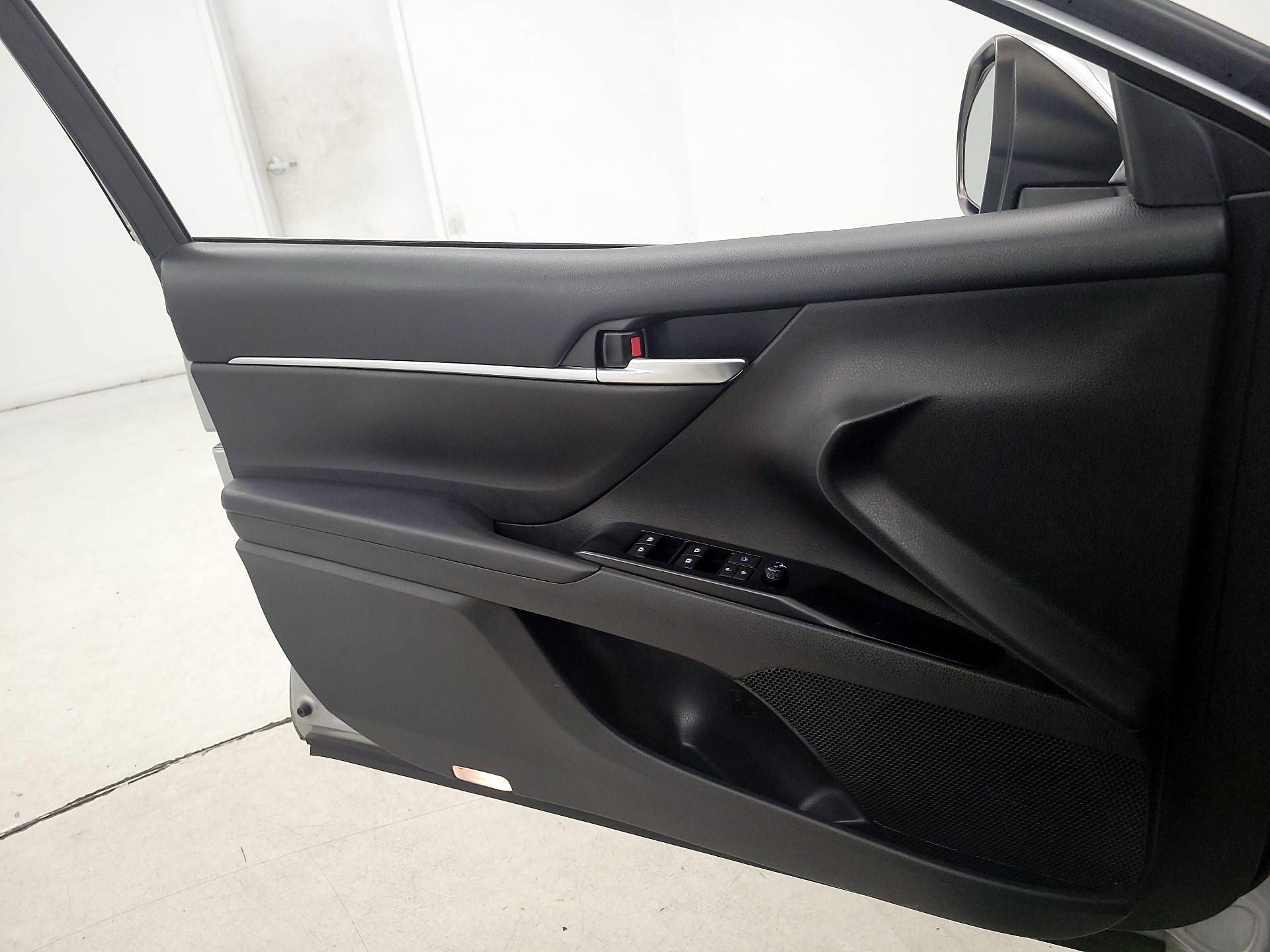 Thumbnail: 2018 Toyota Camry - 12