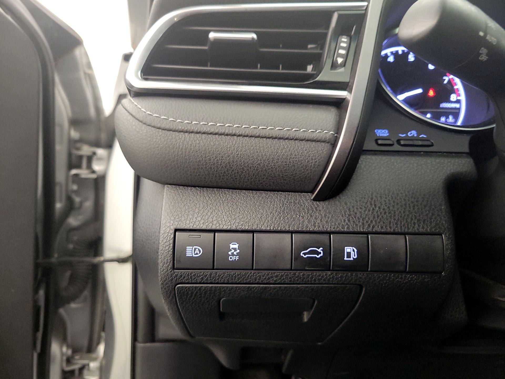 Thumbnail: 2018 Toyota Camry - 13