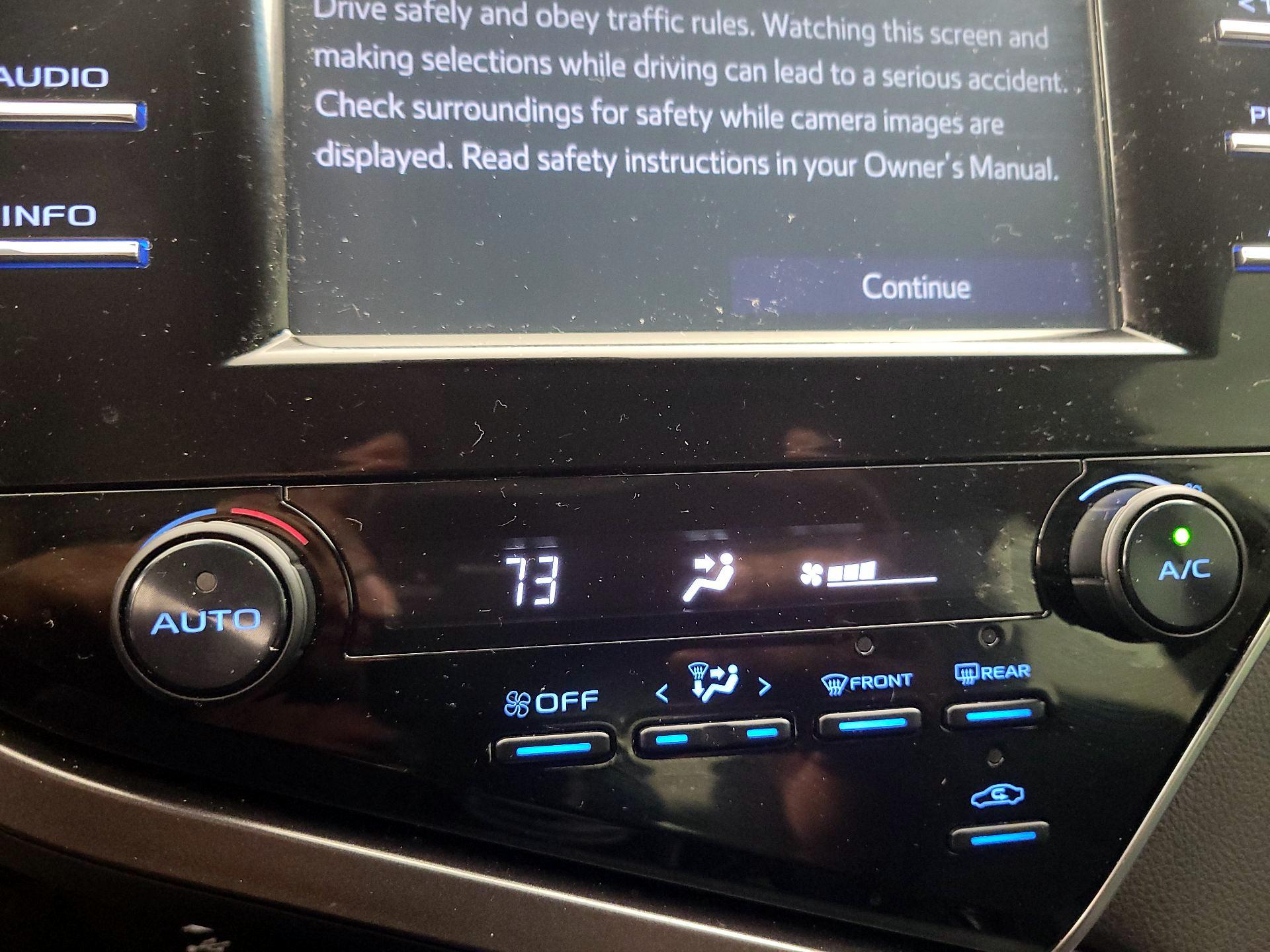 Thumbnail: 2018 Toyota Camry - 16