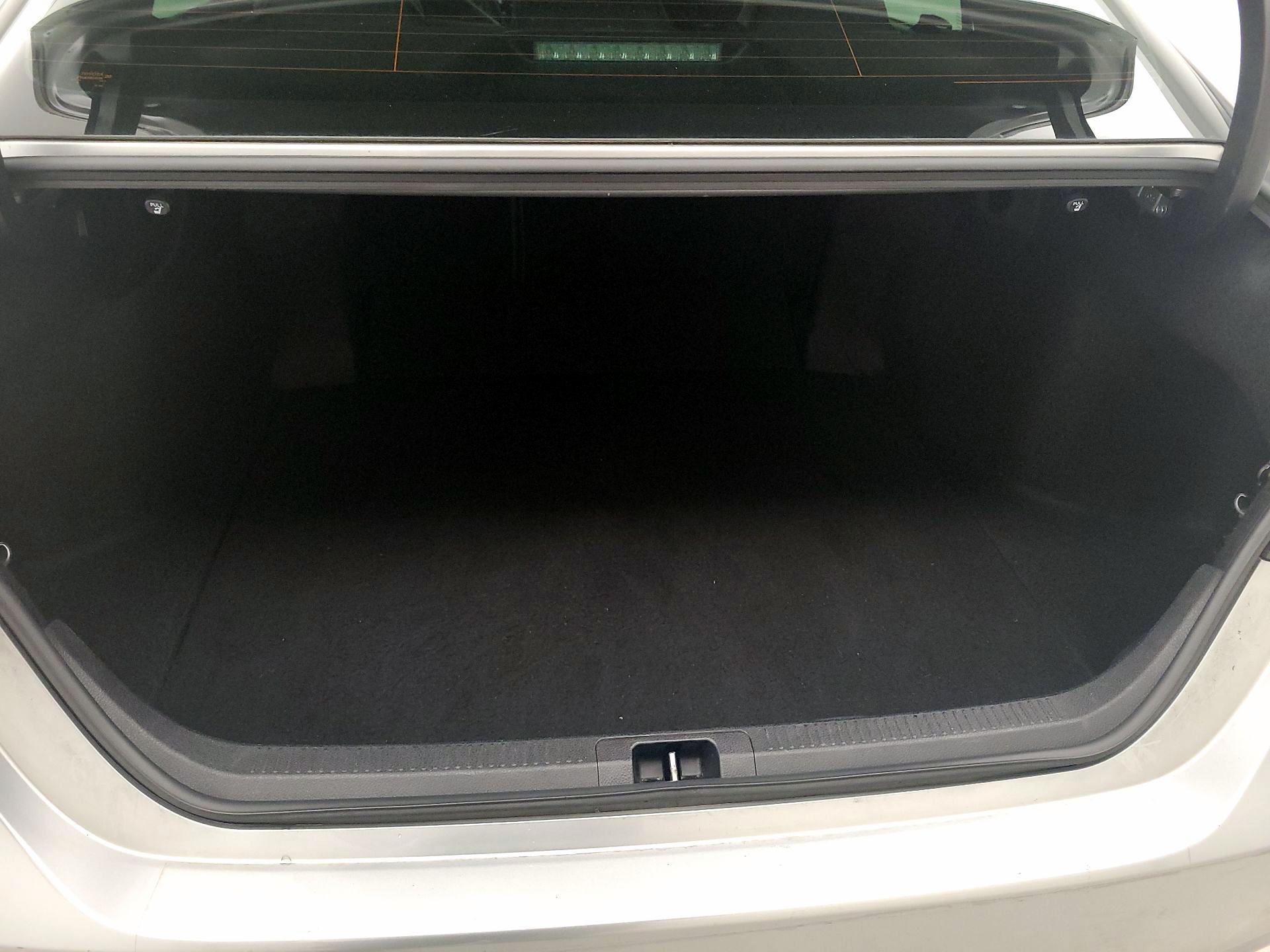 Thumbnail: 2018 Toyota Camry - 19