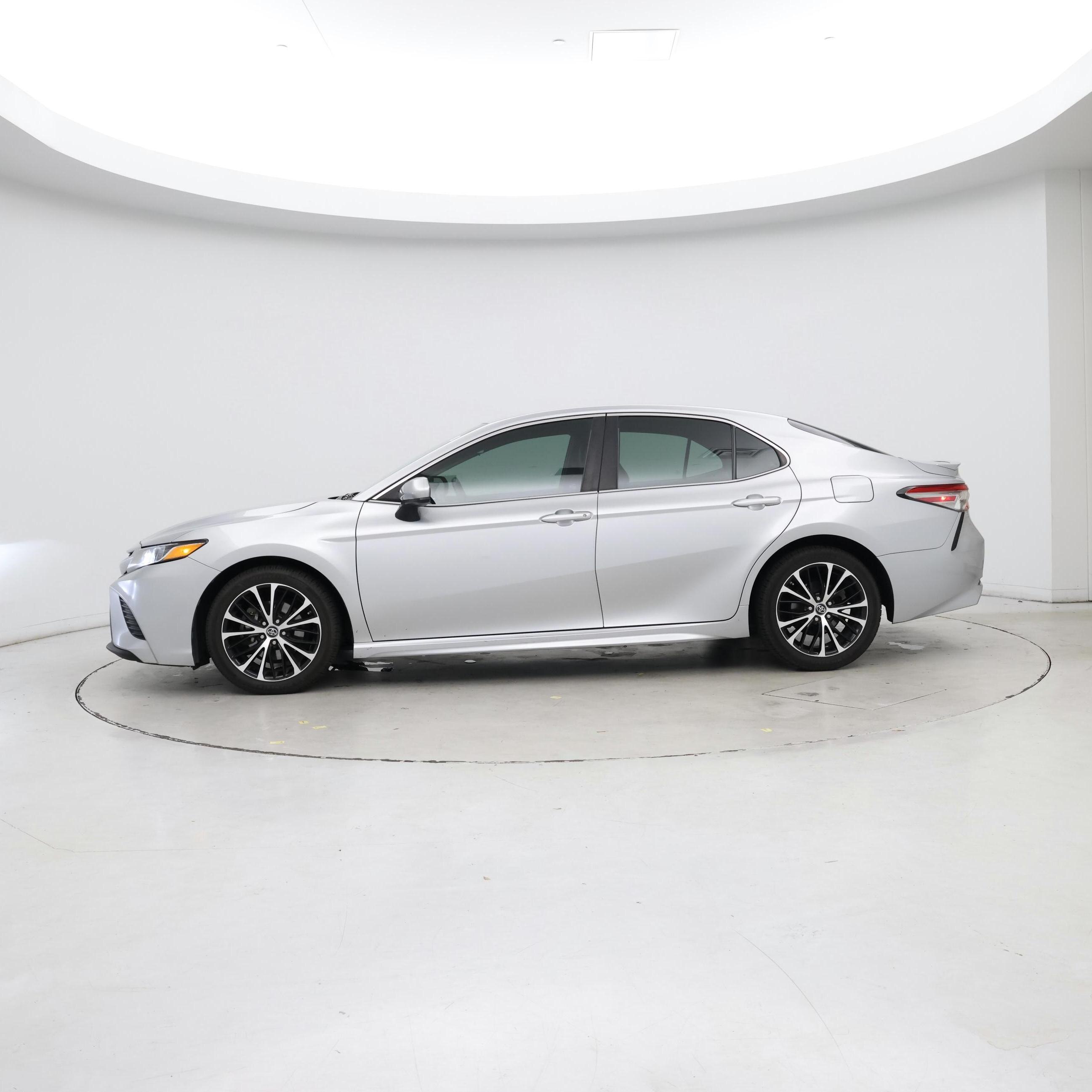 Thumbnail: 2018 Toyota Camry - 3