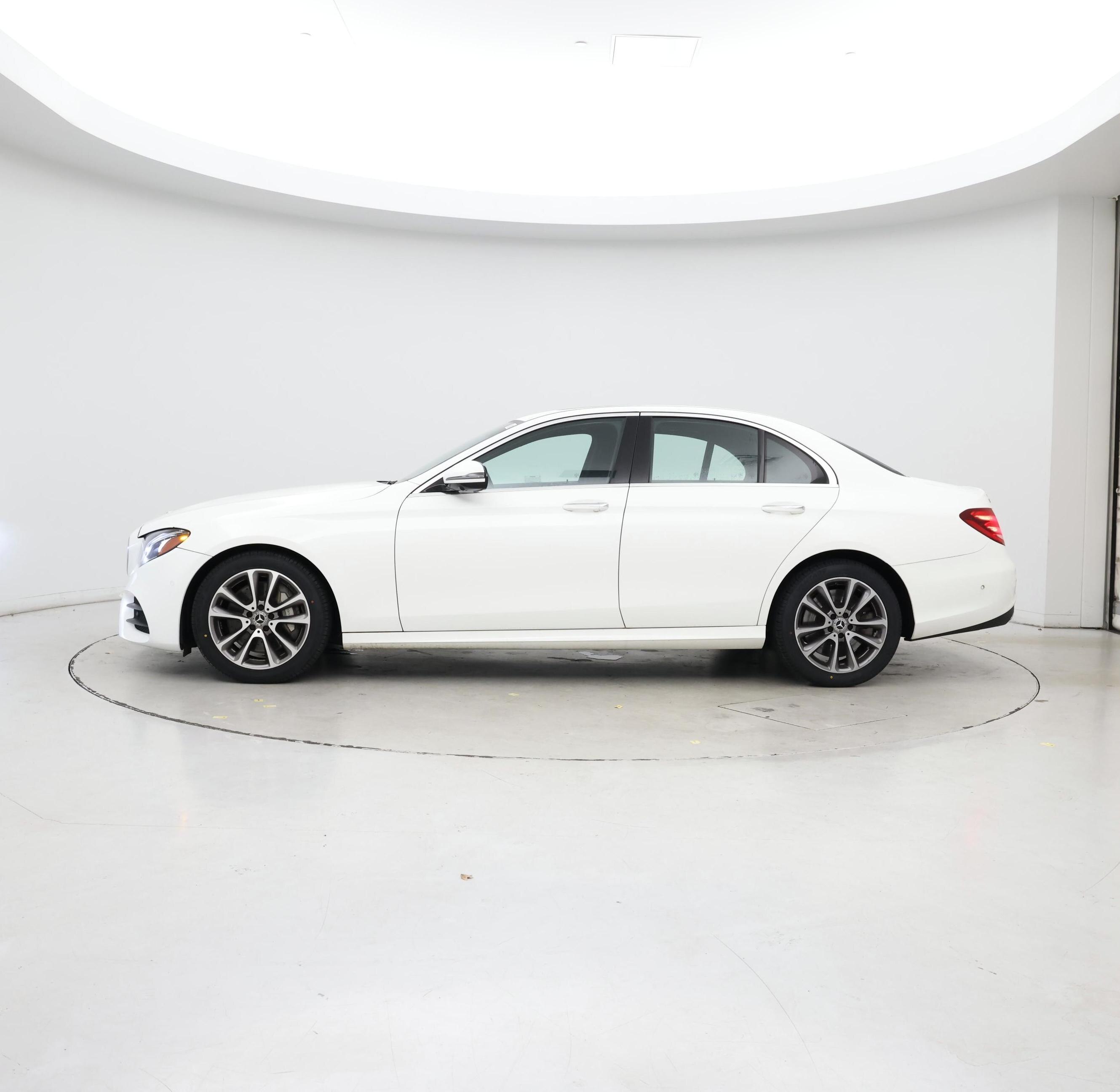 Thumbnail: 2020 Mercedes-Benz E-Class - 3