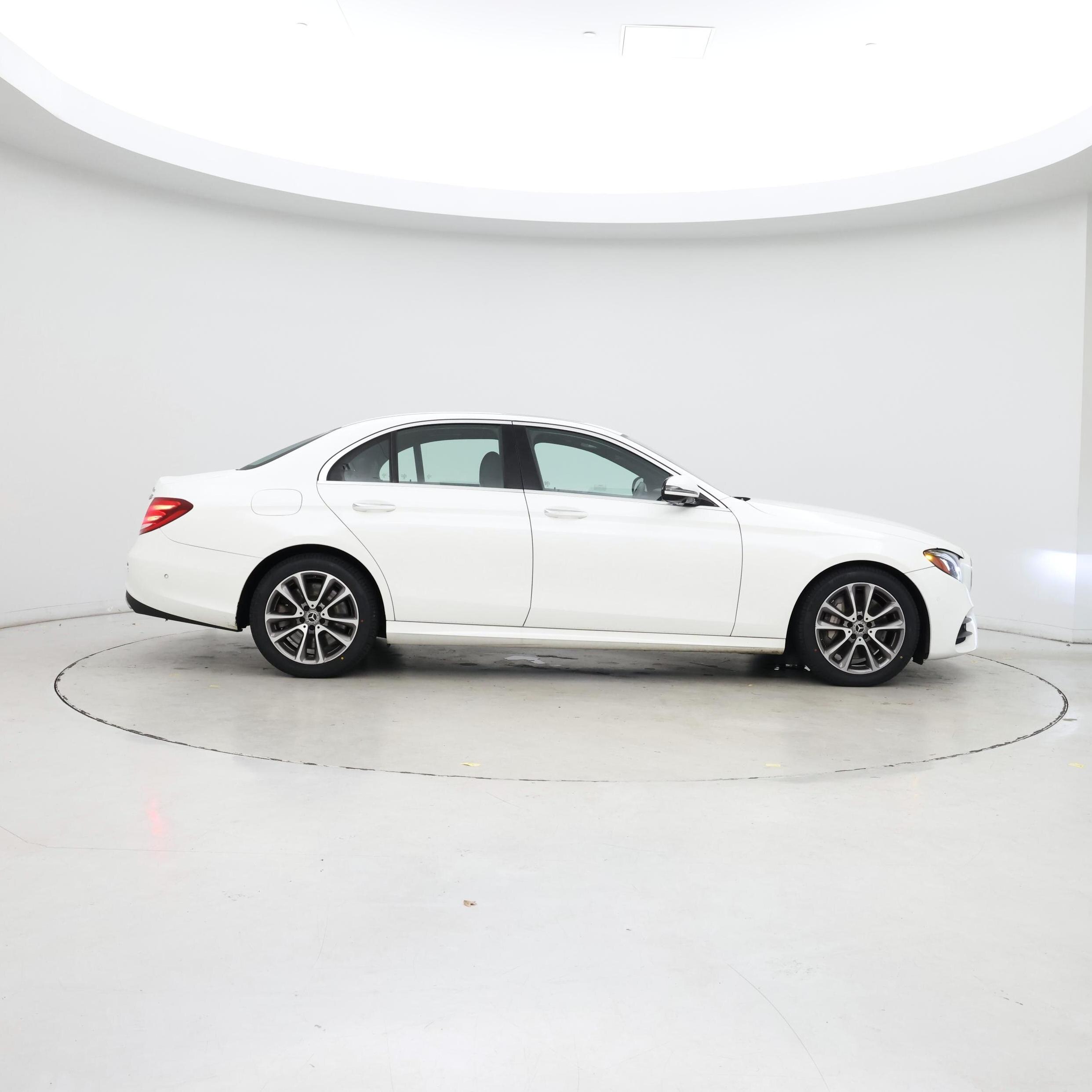 Thumbnail: 2020 Mercedes-Benz E-Class - 7