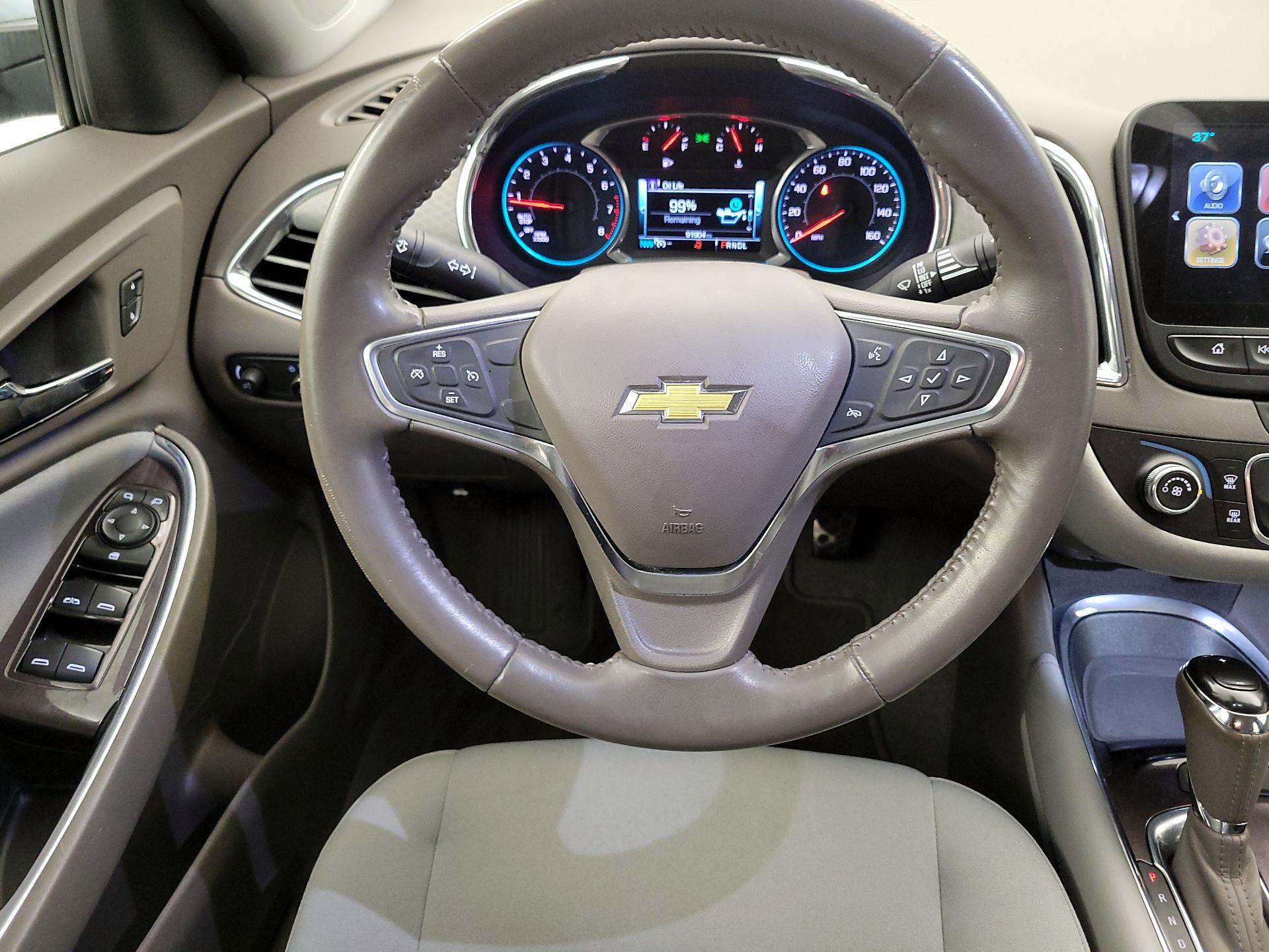 Thumbnail: 2018 Chevrolet Malibu - 10