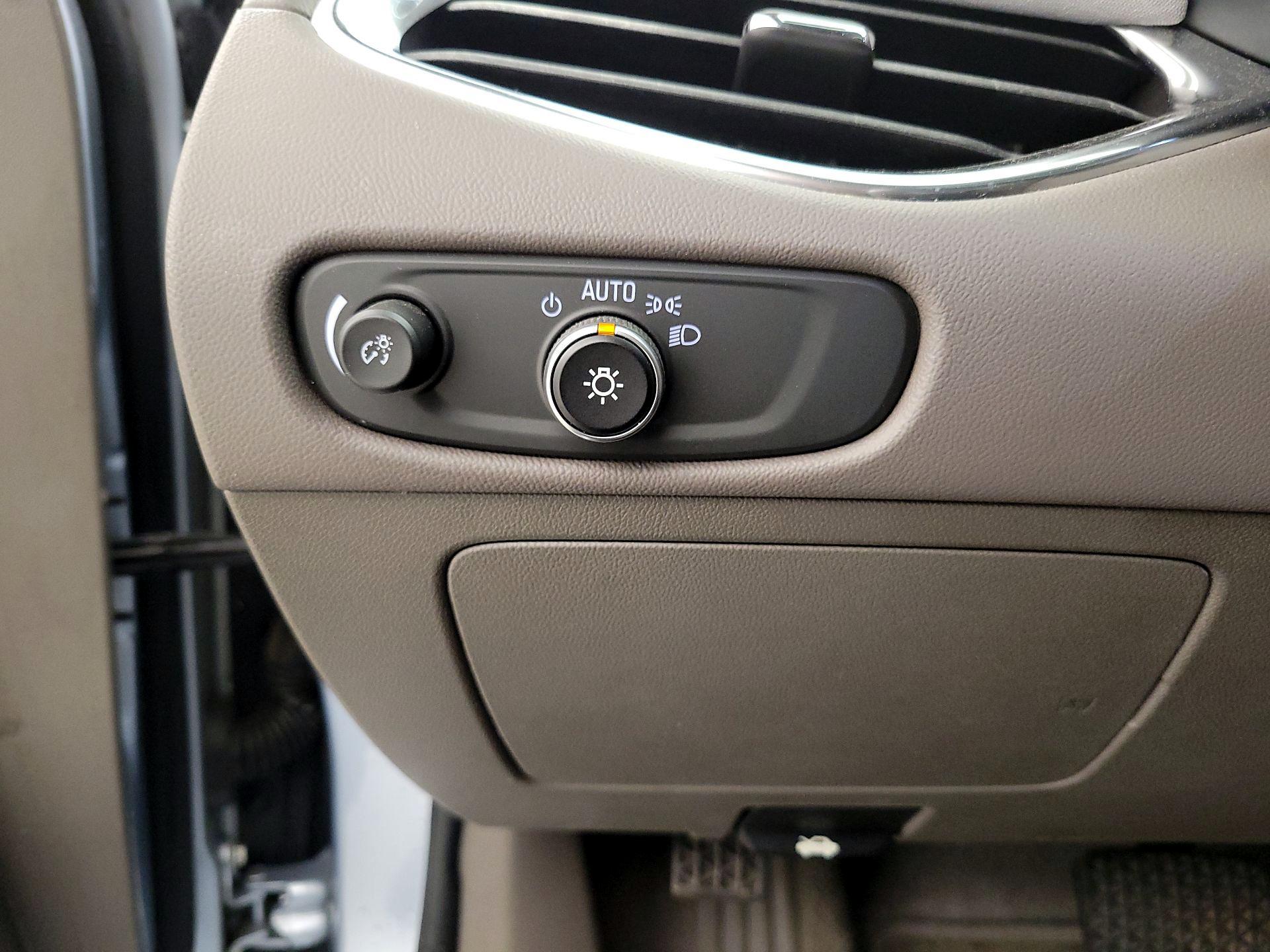 Thumbnail: 2018 Chevrolet Malibu - 13