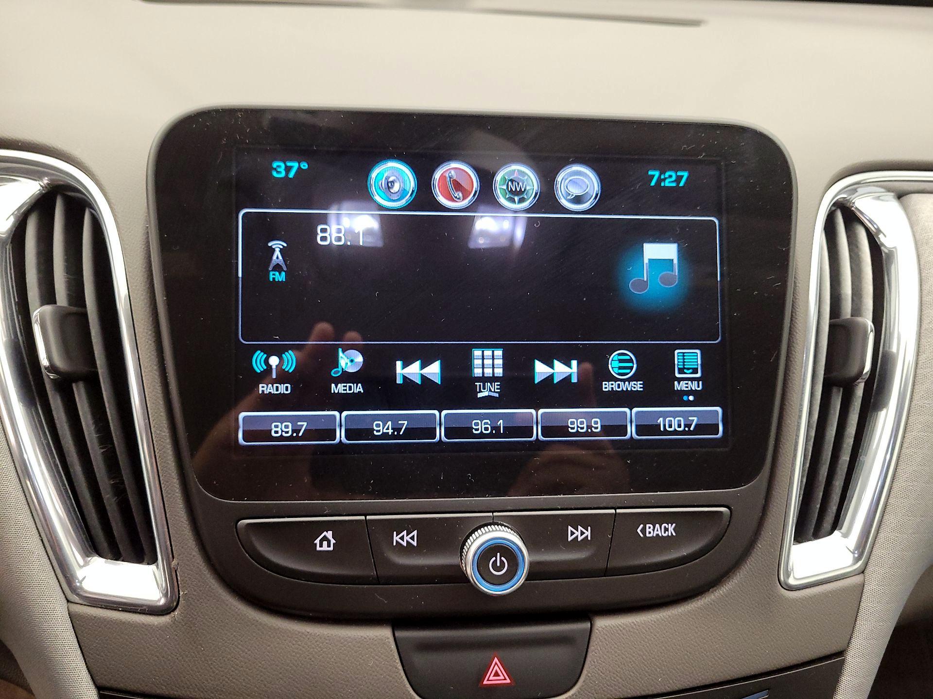 Thumbnail: 2018 Chevrolet Malibu - 15