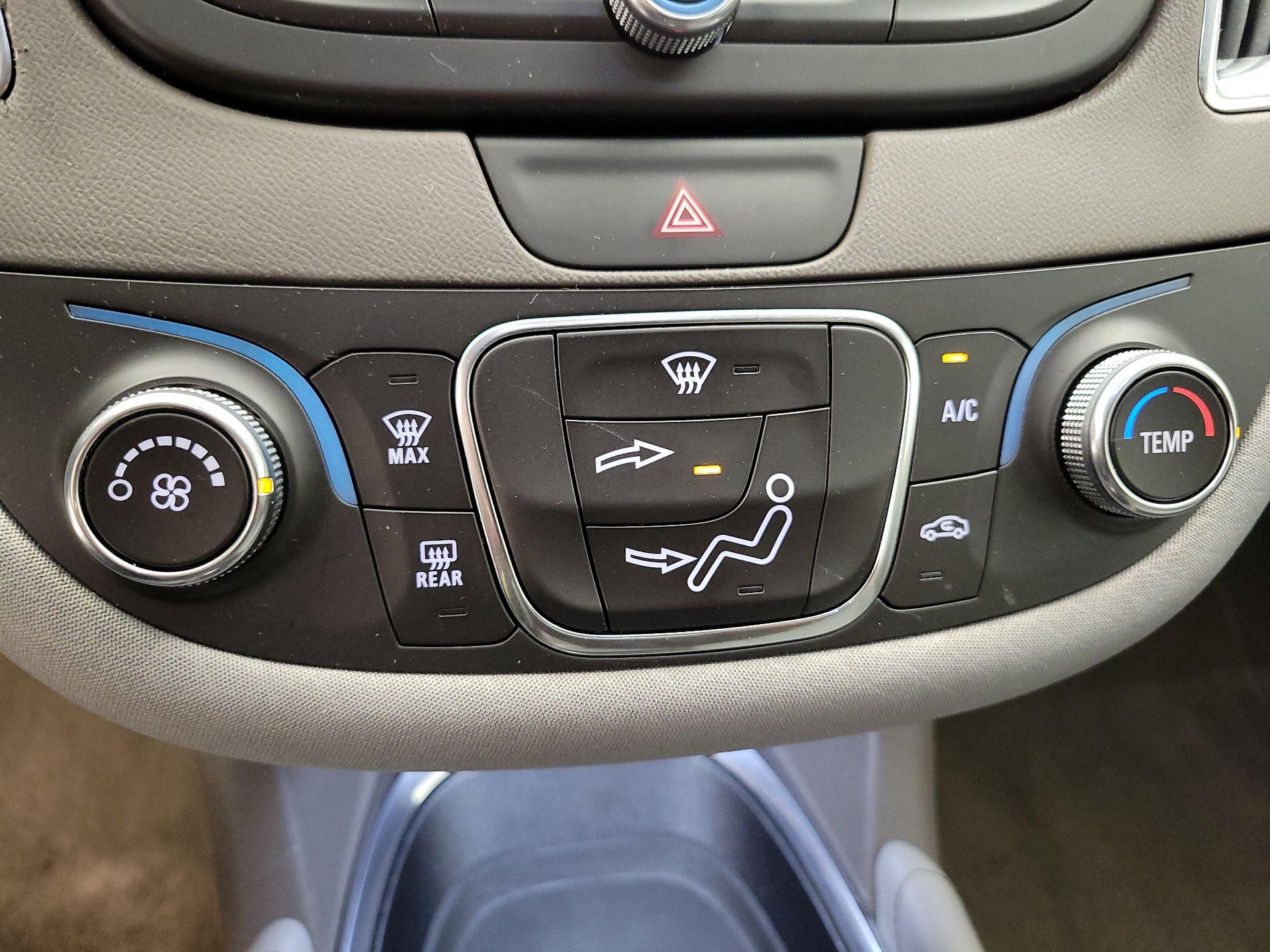 Thumbnail: 2018 Chevrolet Malibu - 16