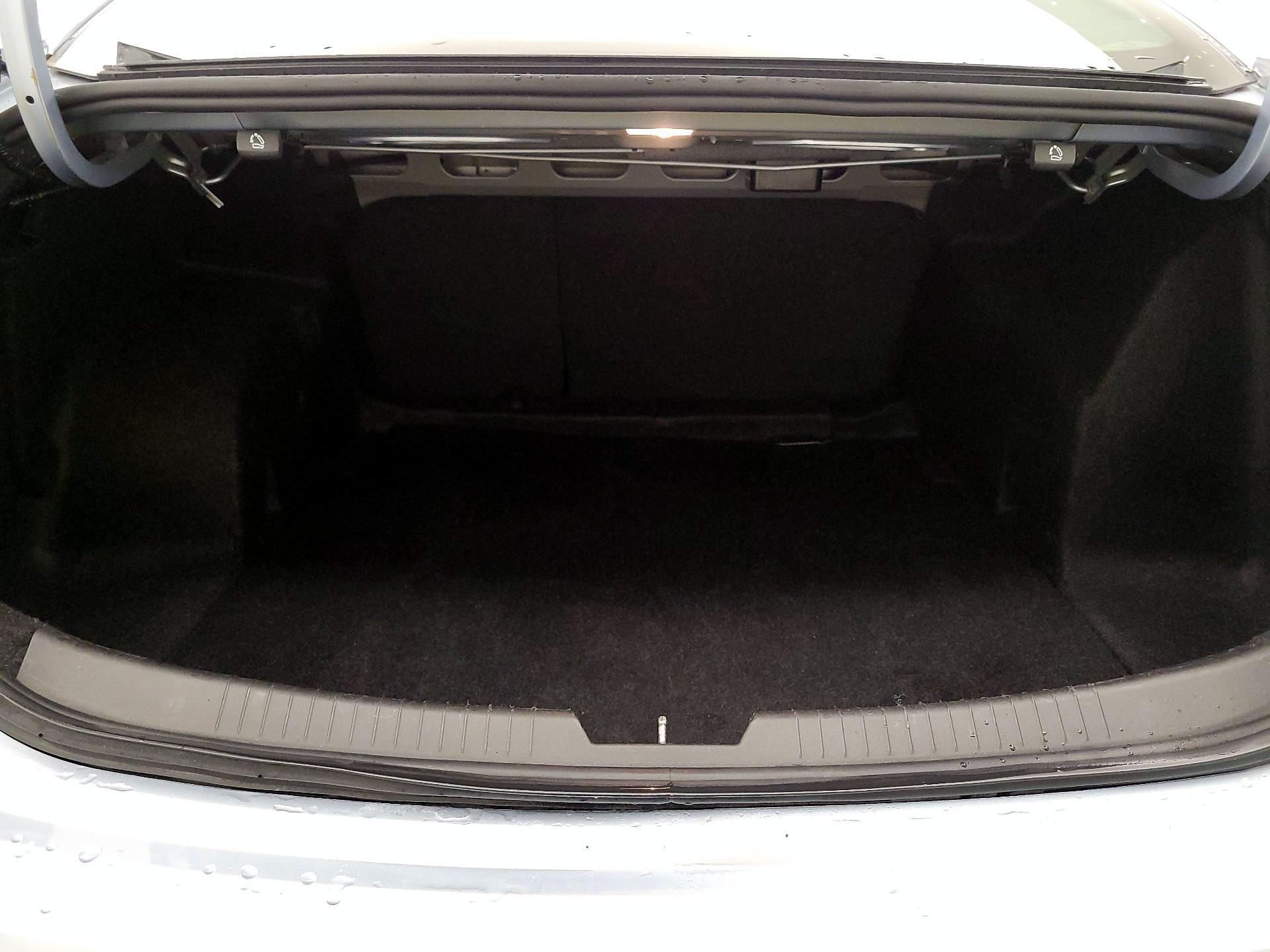 Thumbnail: 2018 Chevrolet Malibu - 20