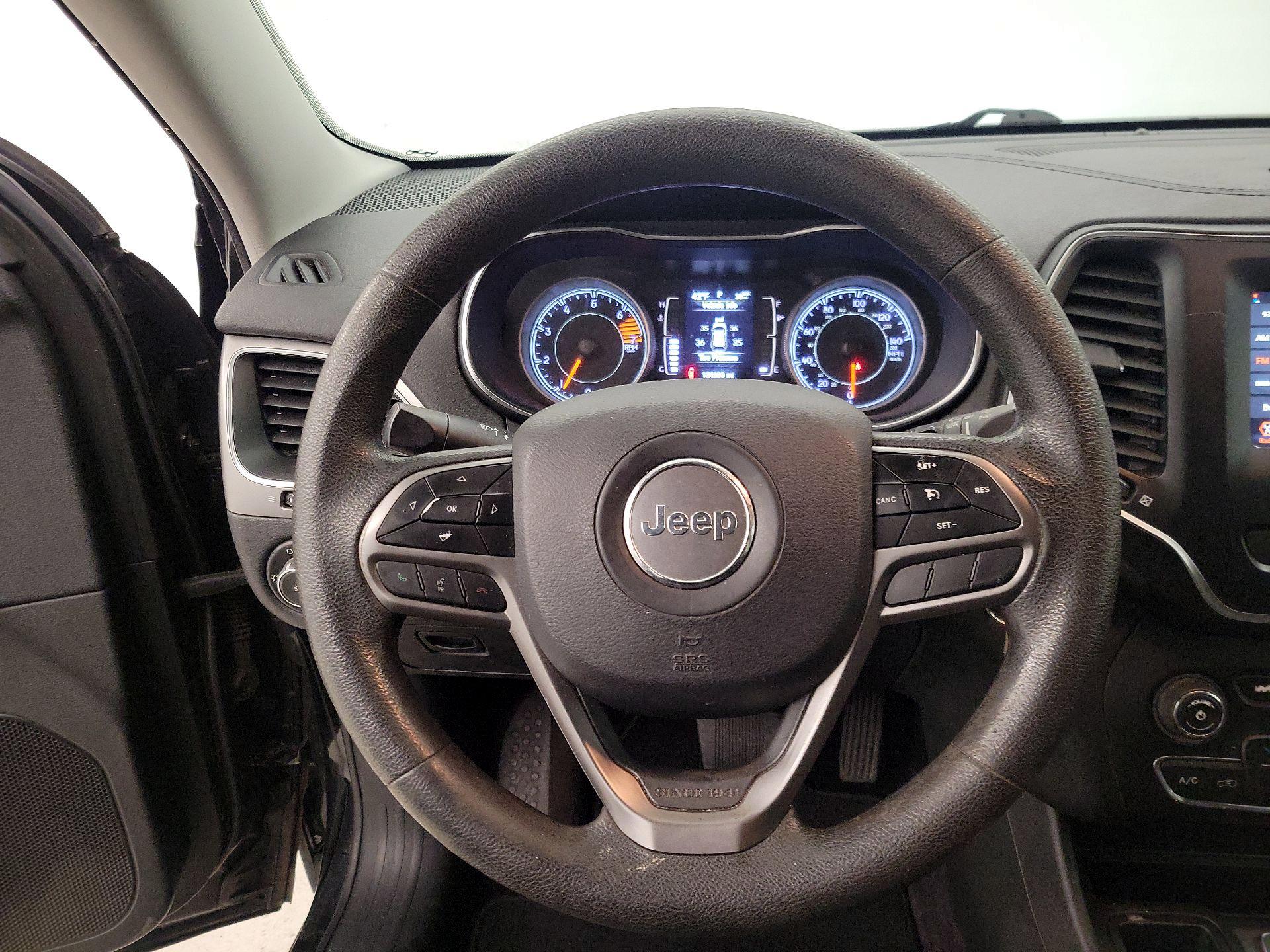 Thumbnail: 2019 Jeep Cherokee - 10