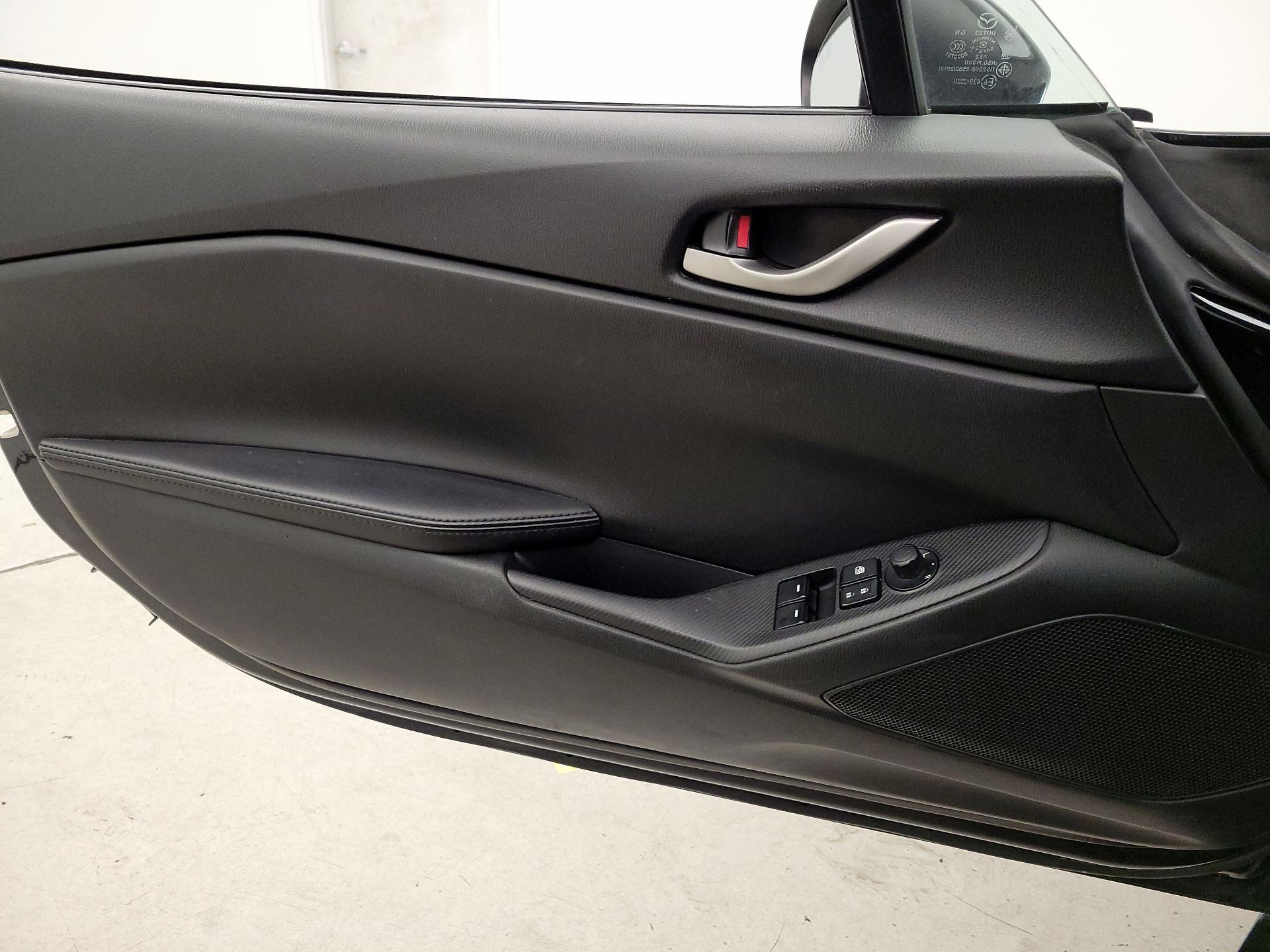 Thumbnail: 2020 Mazda MX-5 Miata - 12