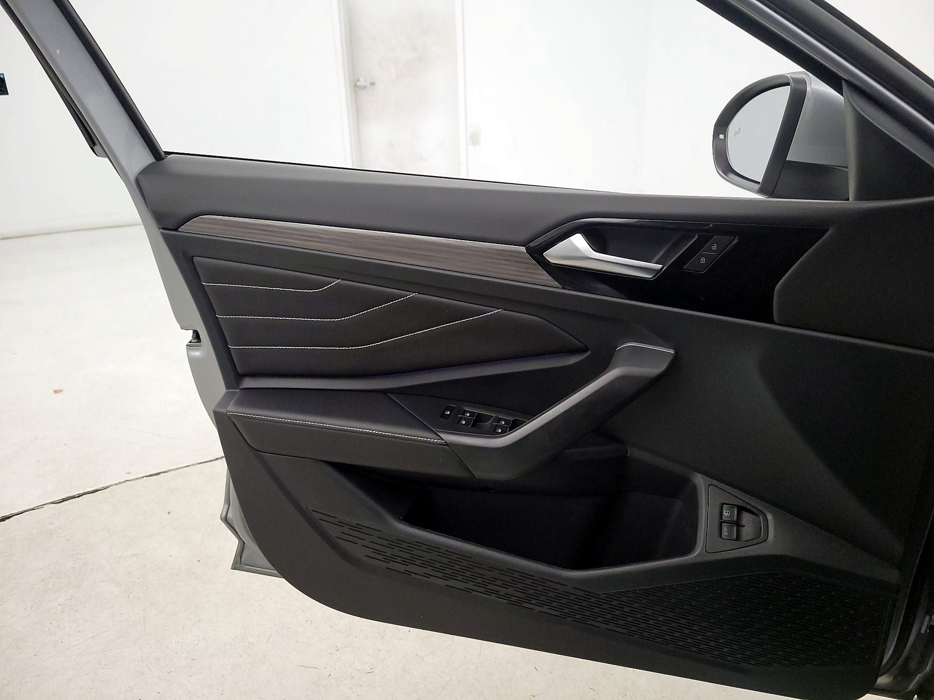 Thumbnail: 2023 Volkswagen Jetta - 12