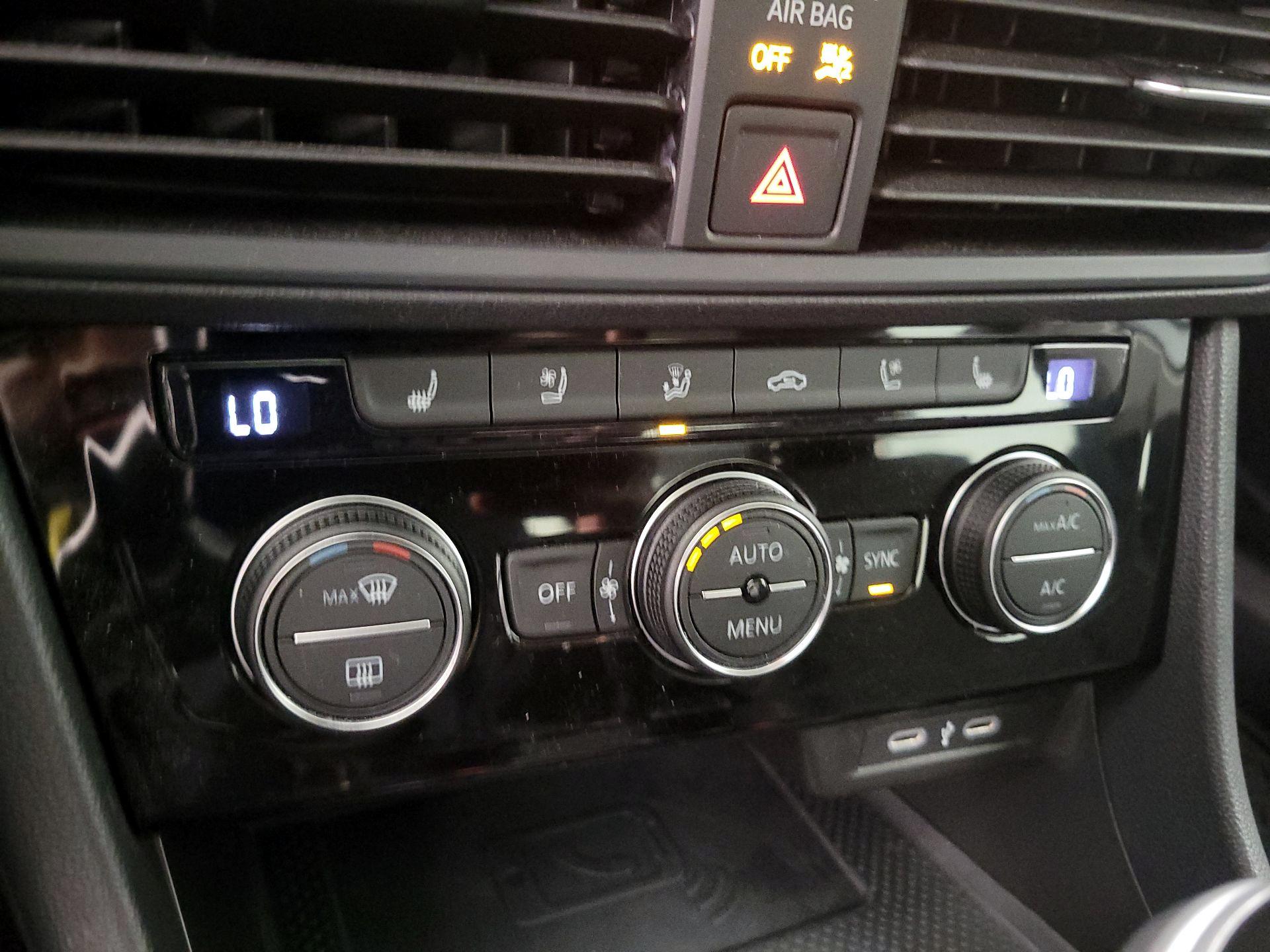 Thumbnail: 2023 Volkswagen Jetta - 16