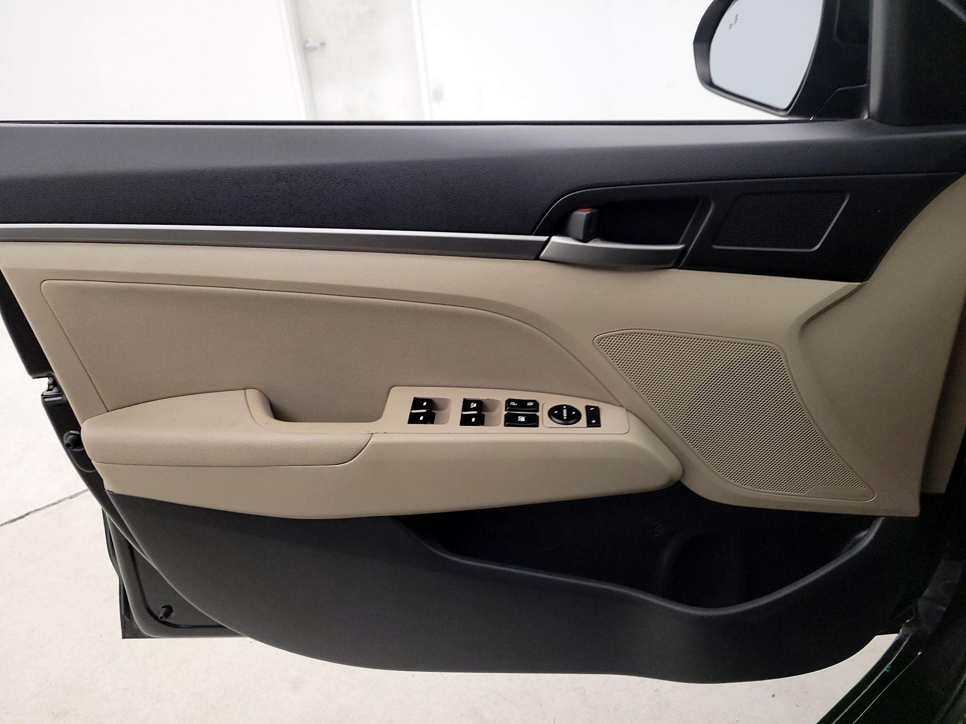 Thumbnail: 2017 Hyundai Elantra - 12