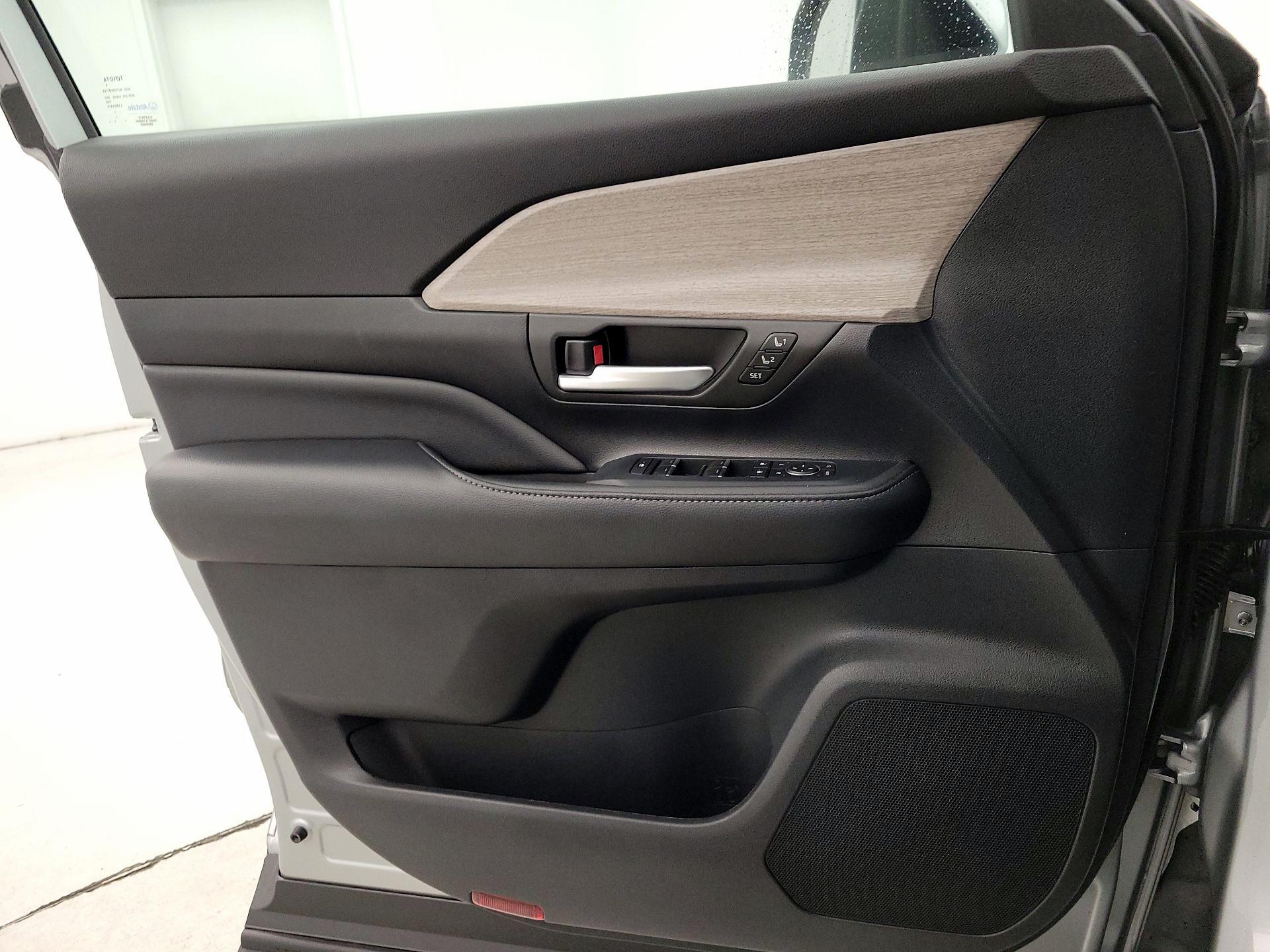 Thumbnail: 2024 Toyota Grand Highlander - 12