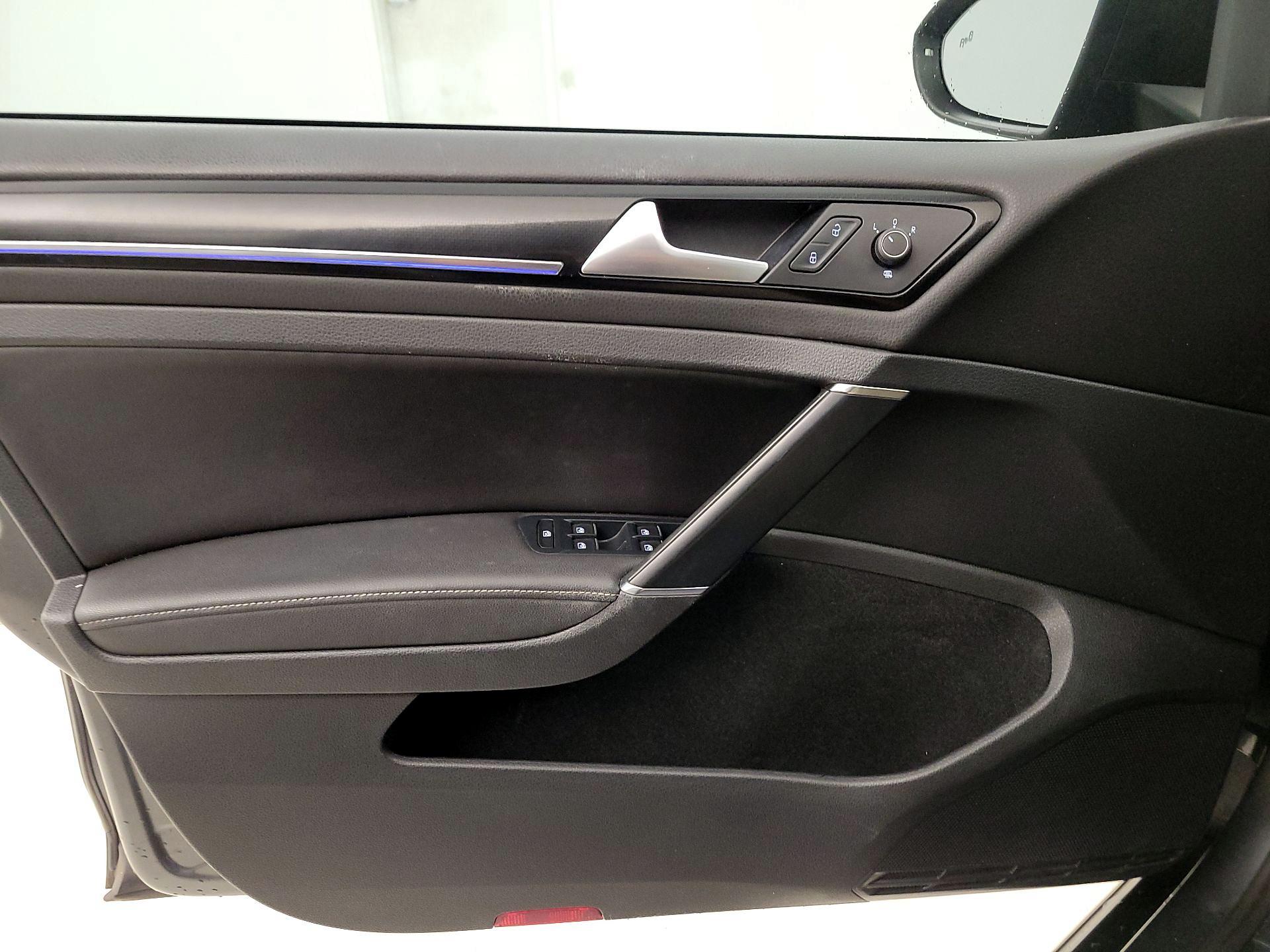 Thumbnail: 2018 Volkswagen Golf - 12