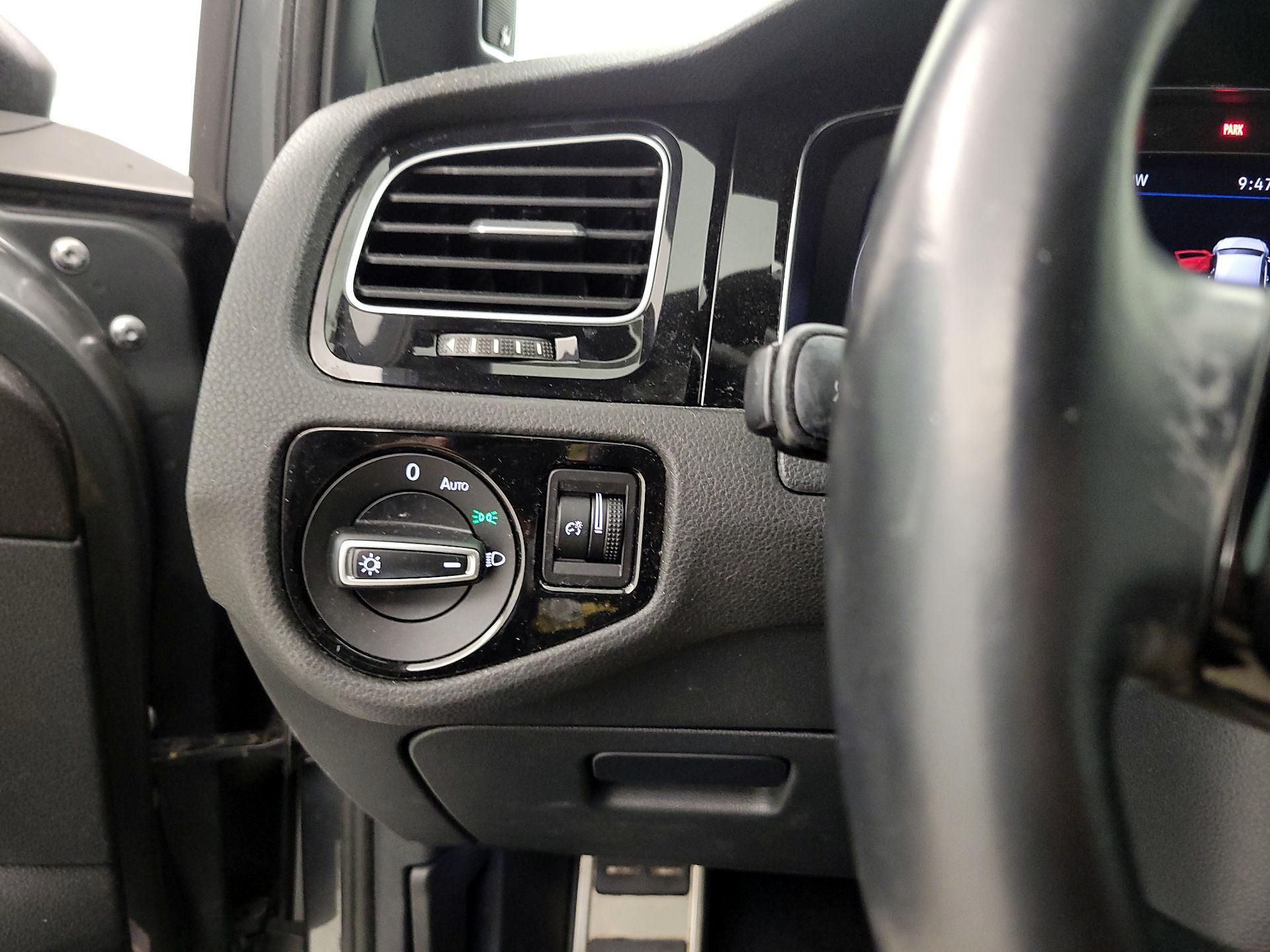 Thumbnail: 2018 Volkswagen Golf - 13