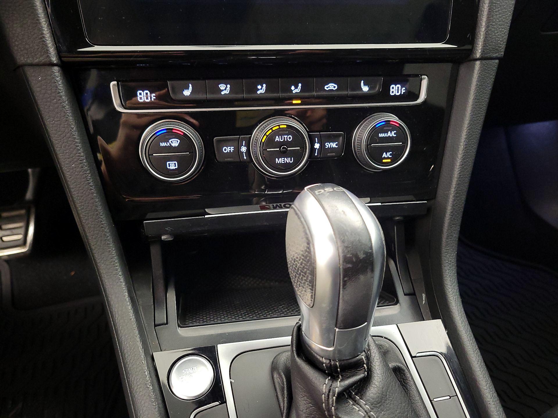 Thumbnail: 2018 Volkswagen Golf - 16