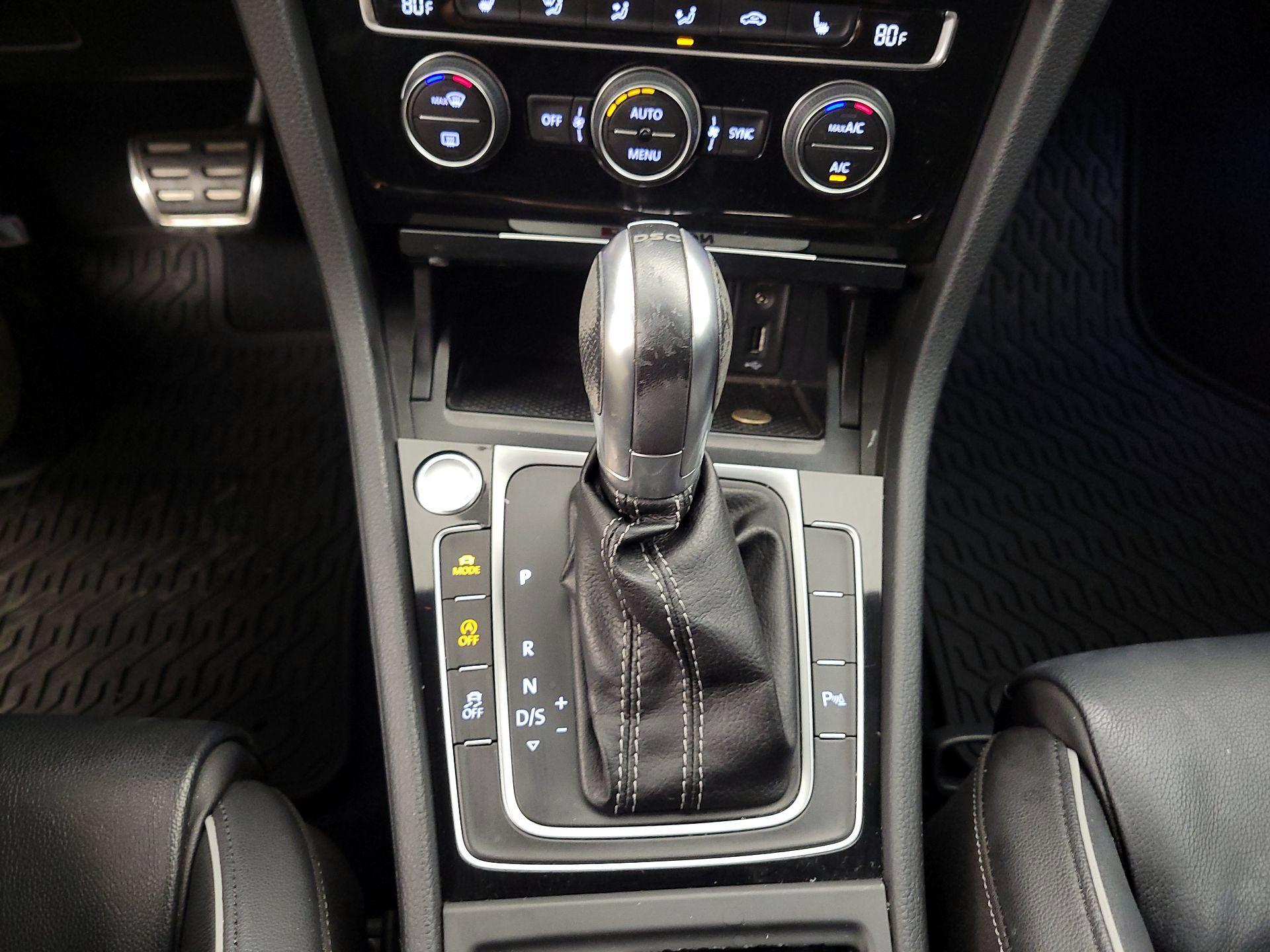 Thumbnail: 2018 Volkswagen Golf - 17