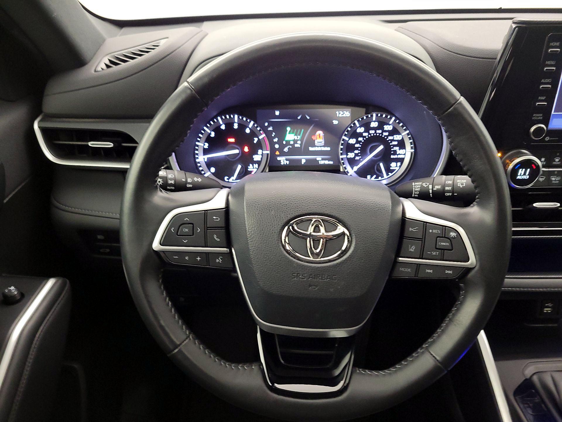 Thumbnail: 2022 Toyota Highlander - 10