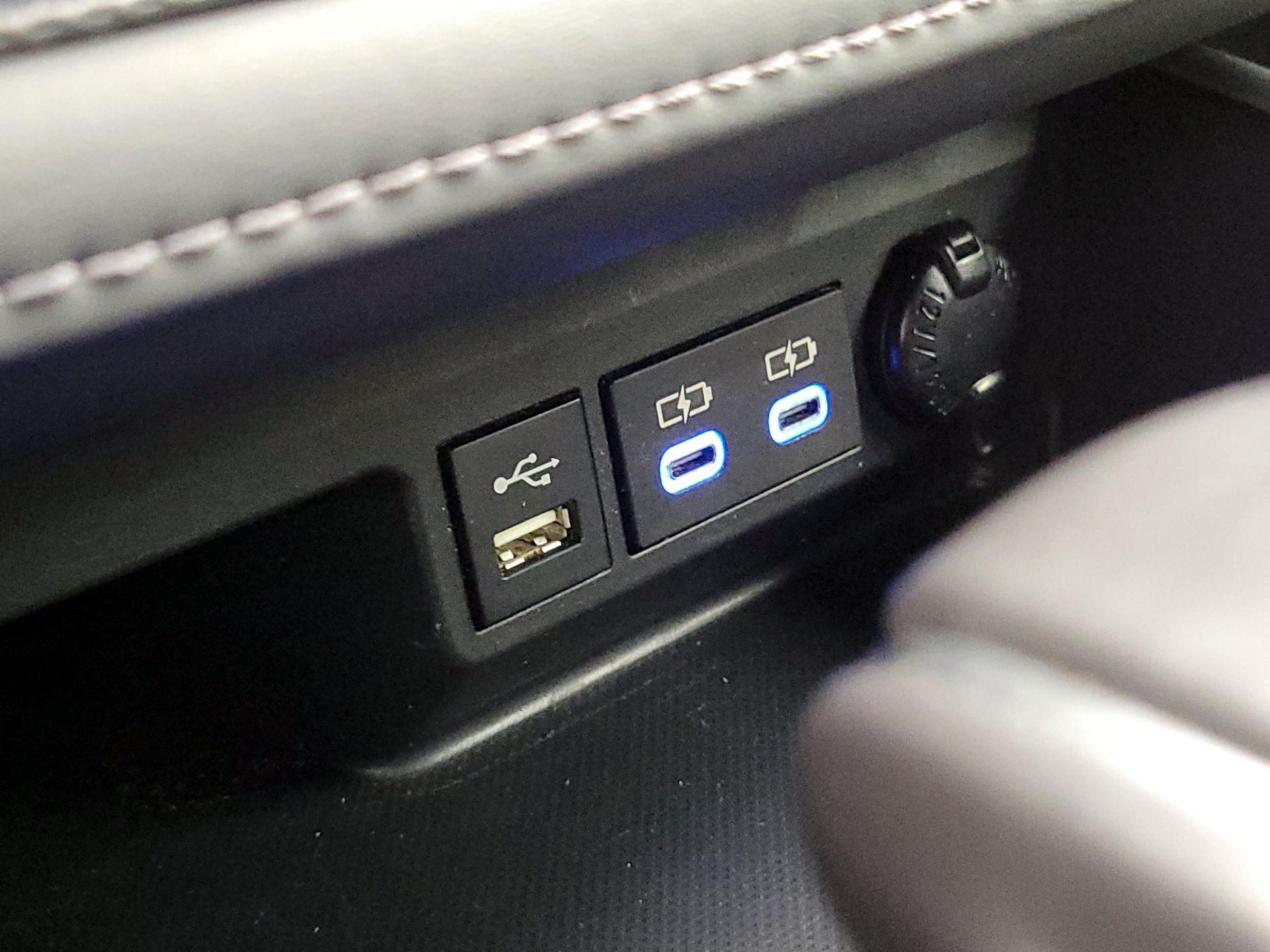 Thumbnail: 2022 Toyota Highlander - 18