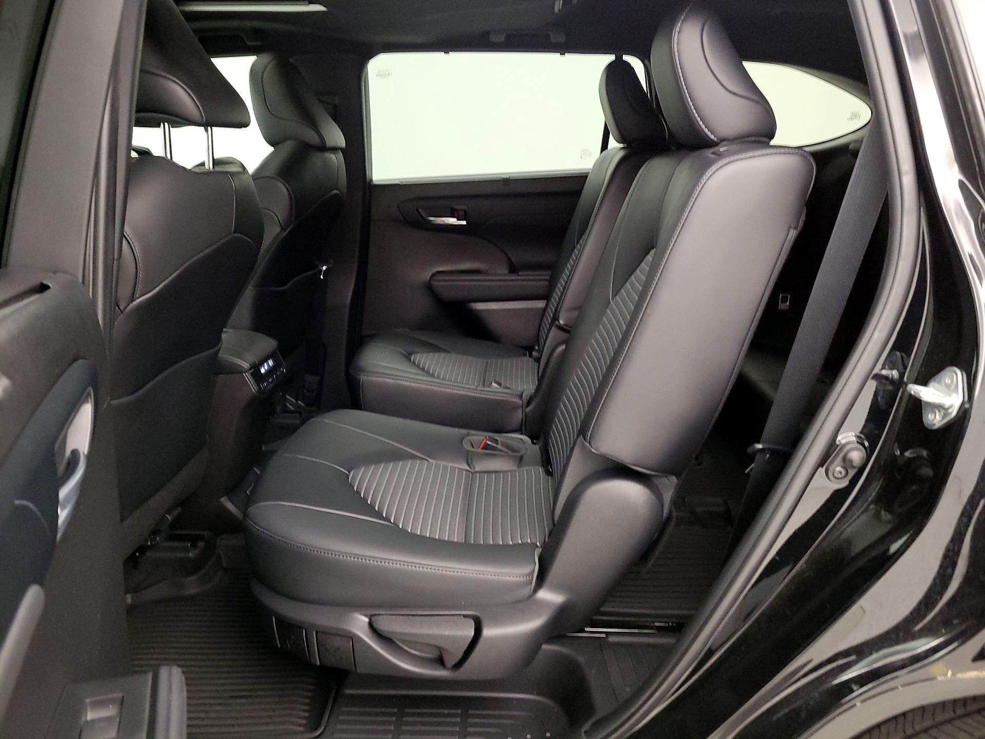 Thumbnail: 2022 Toyota Highlander - 20