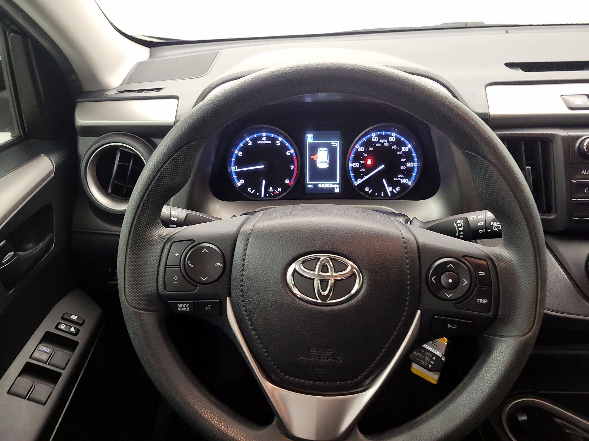 Thumbnail: 2017 Toyota RAV4 - 10