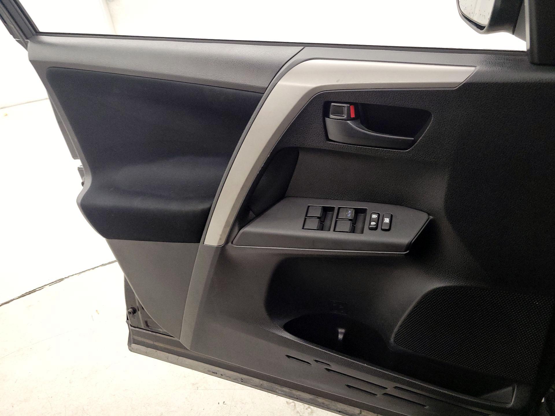 Thumbnail: 2017 Toyota RAV4 - 12