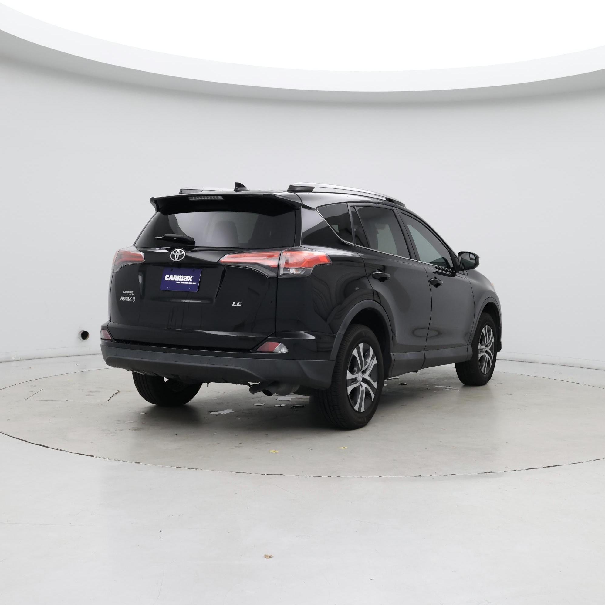 Thumbnail: 2017 Toyota RAV4 - 8