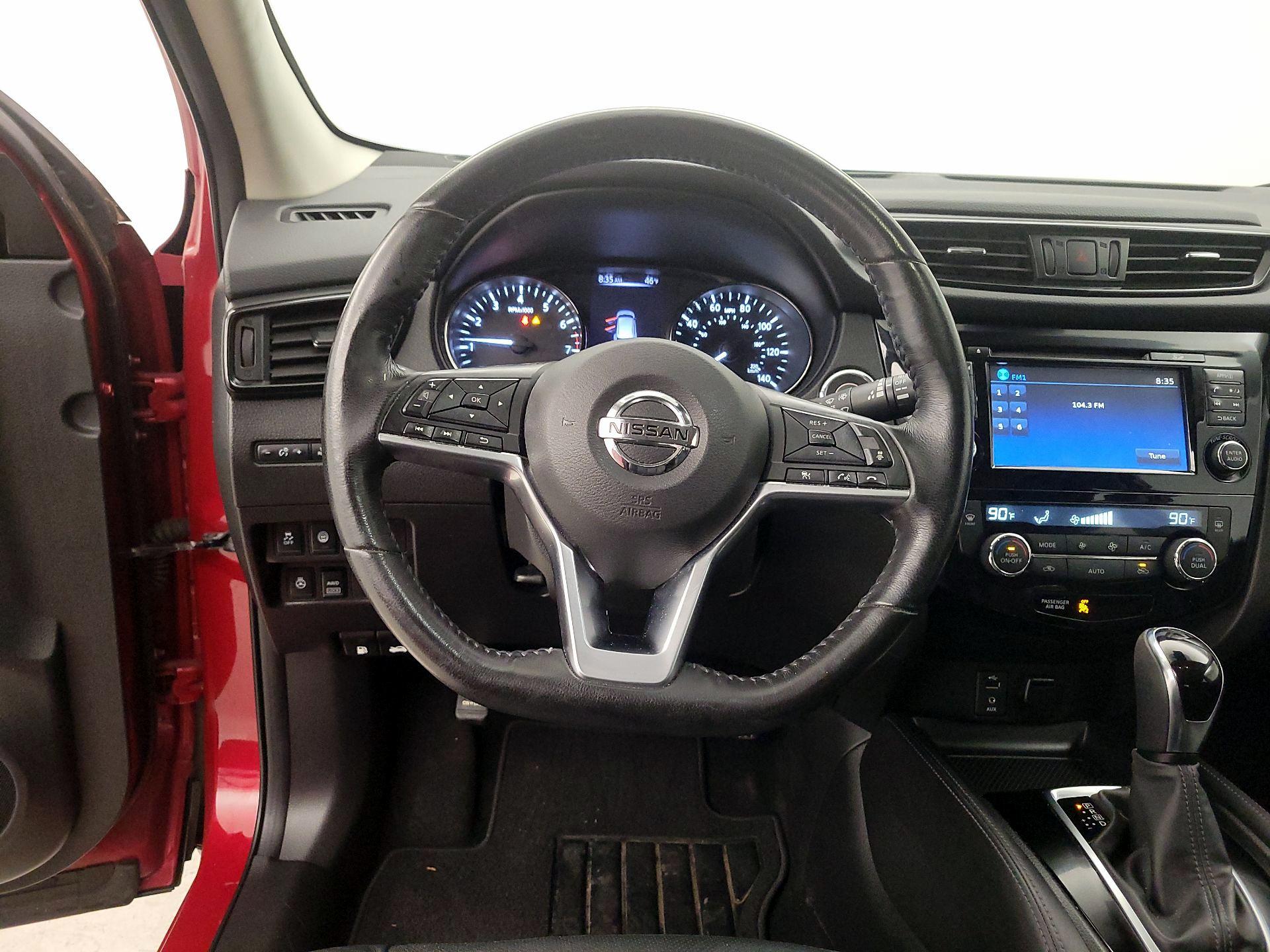 Thumbnail: 2017 Nissan Rogue Sport - 10