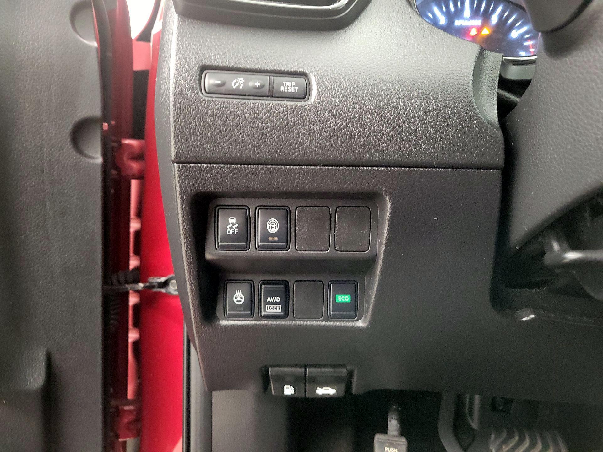 Thumbnail: 2017 Nissan Rogue Sport - 13