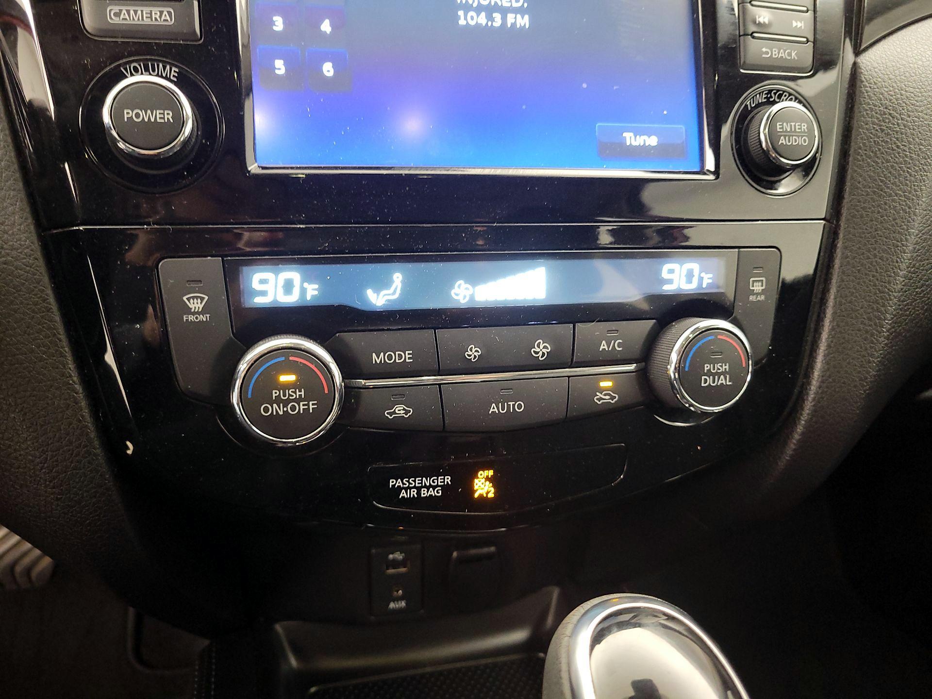 Thumbnail: 2017 Nissan Rogue Sport - 16