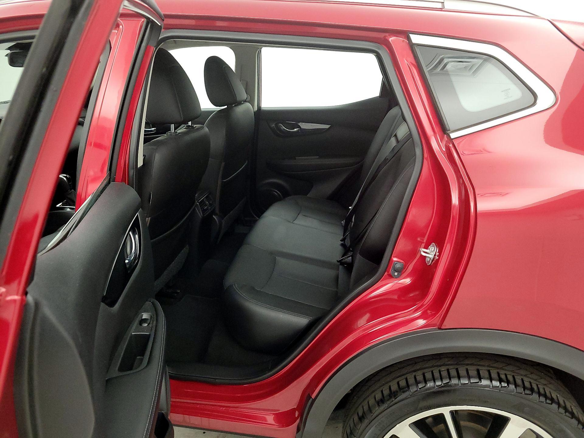 Thumbnail: 2017 Nissan Rogue Sport - 19