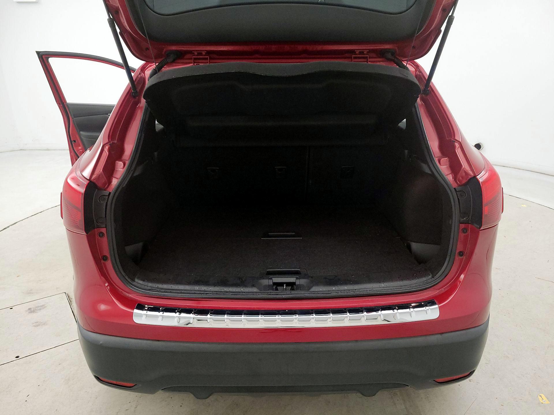 Thumbnail: 2017 Nissan Rogue Sport - 20