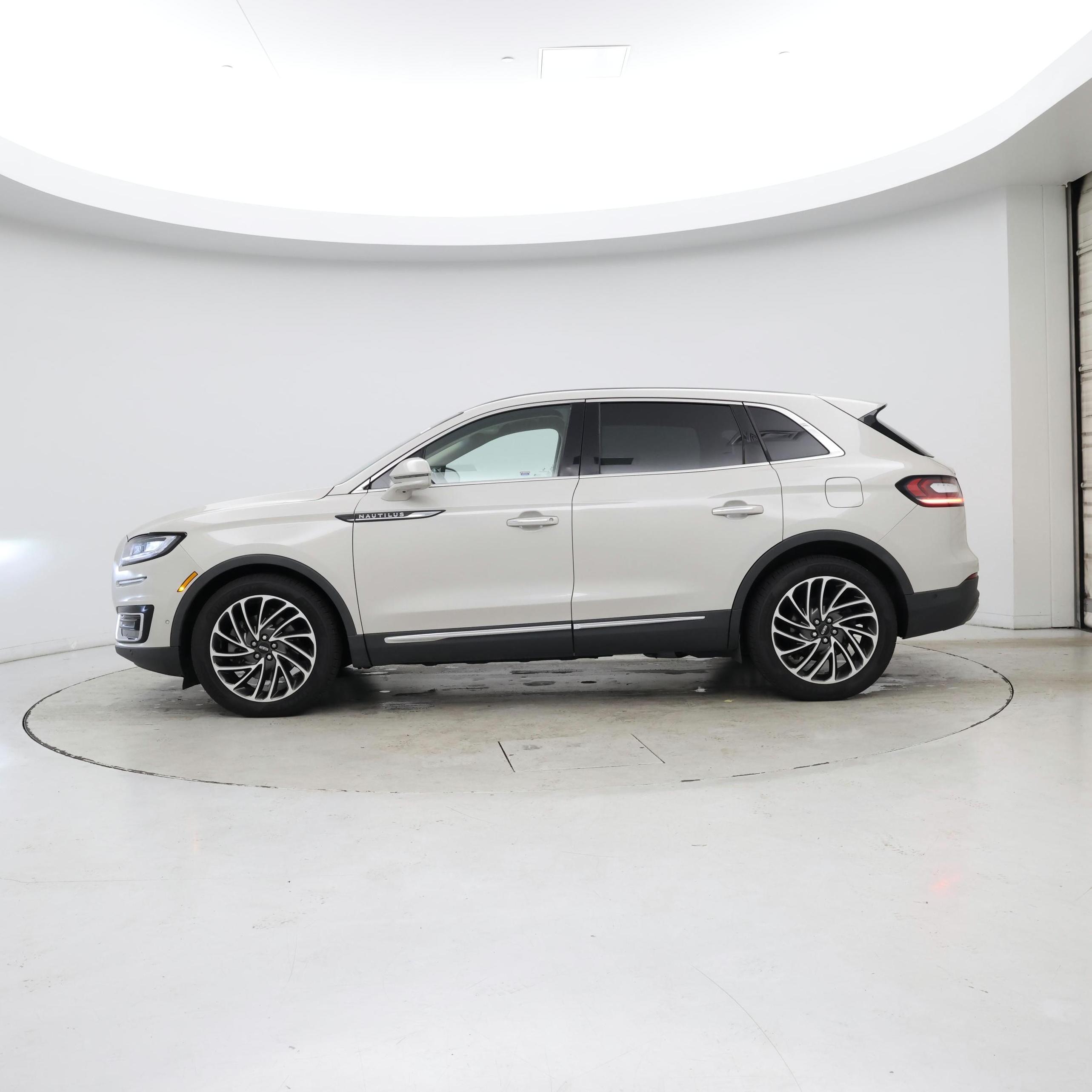 Thumbnail: 2020 Lincoln Nautilus - 3