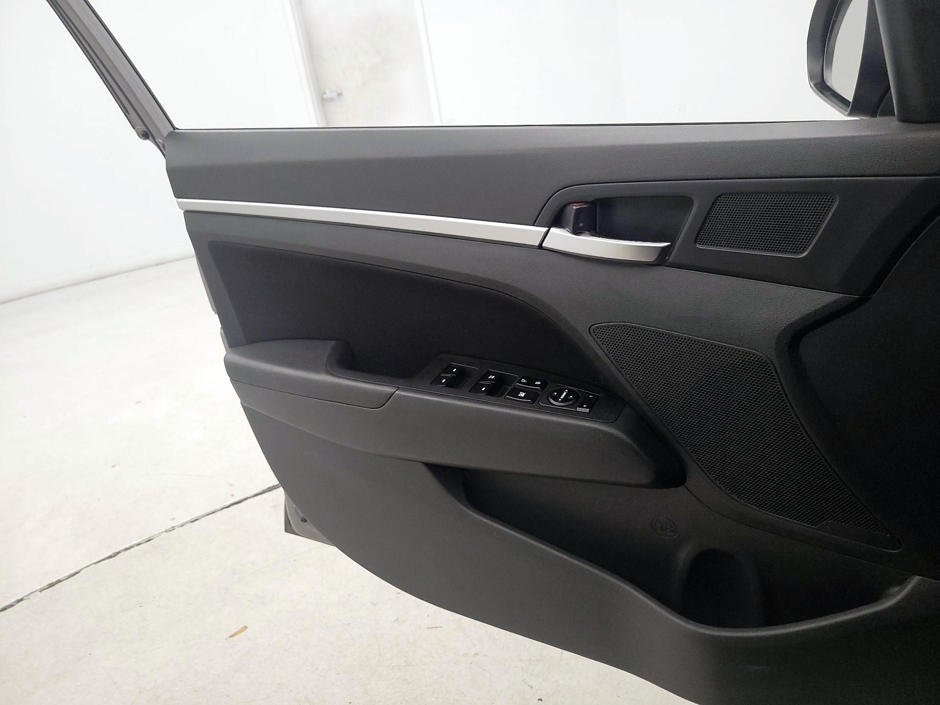 Thumbnail: 2020 Hyundai Elantra - 12