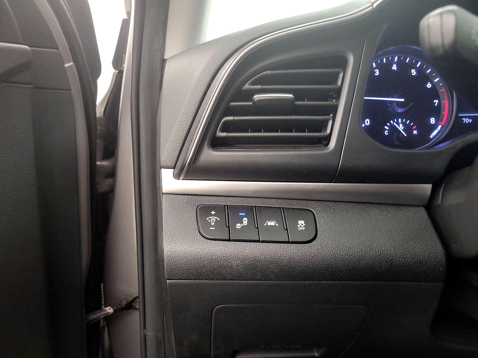 Thumbnail: 2020 Hyundai Elantra - 13