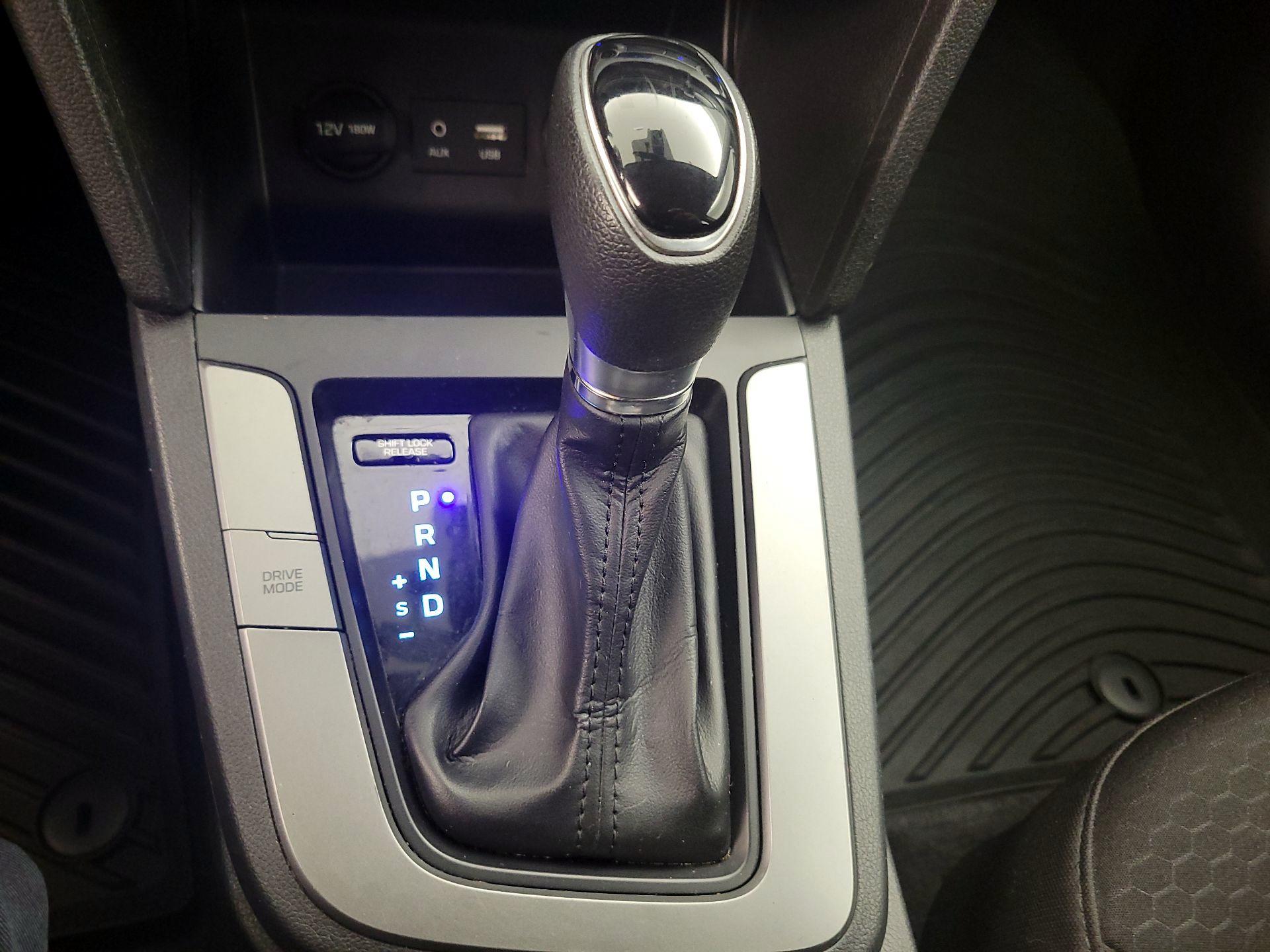 Thumbnail: 2020 Hyundai Elantra - 17