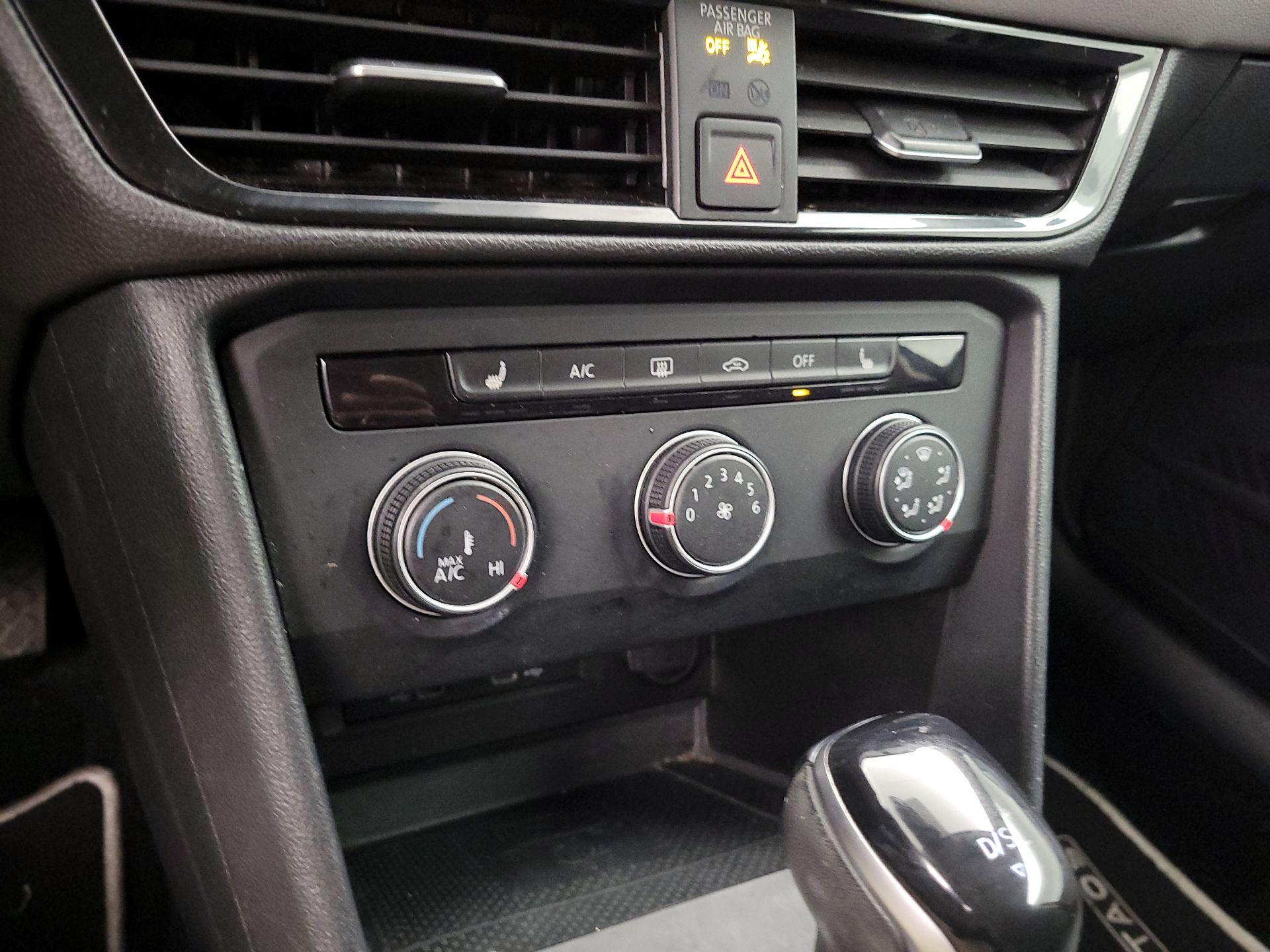 Thumbnail: 2022 Volkswagen Taos - 16