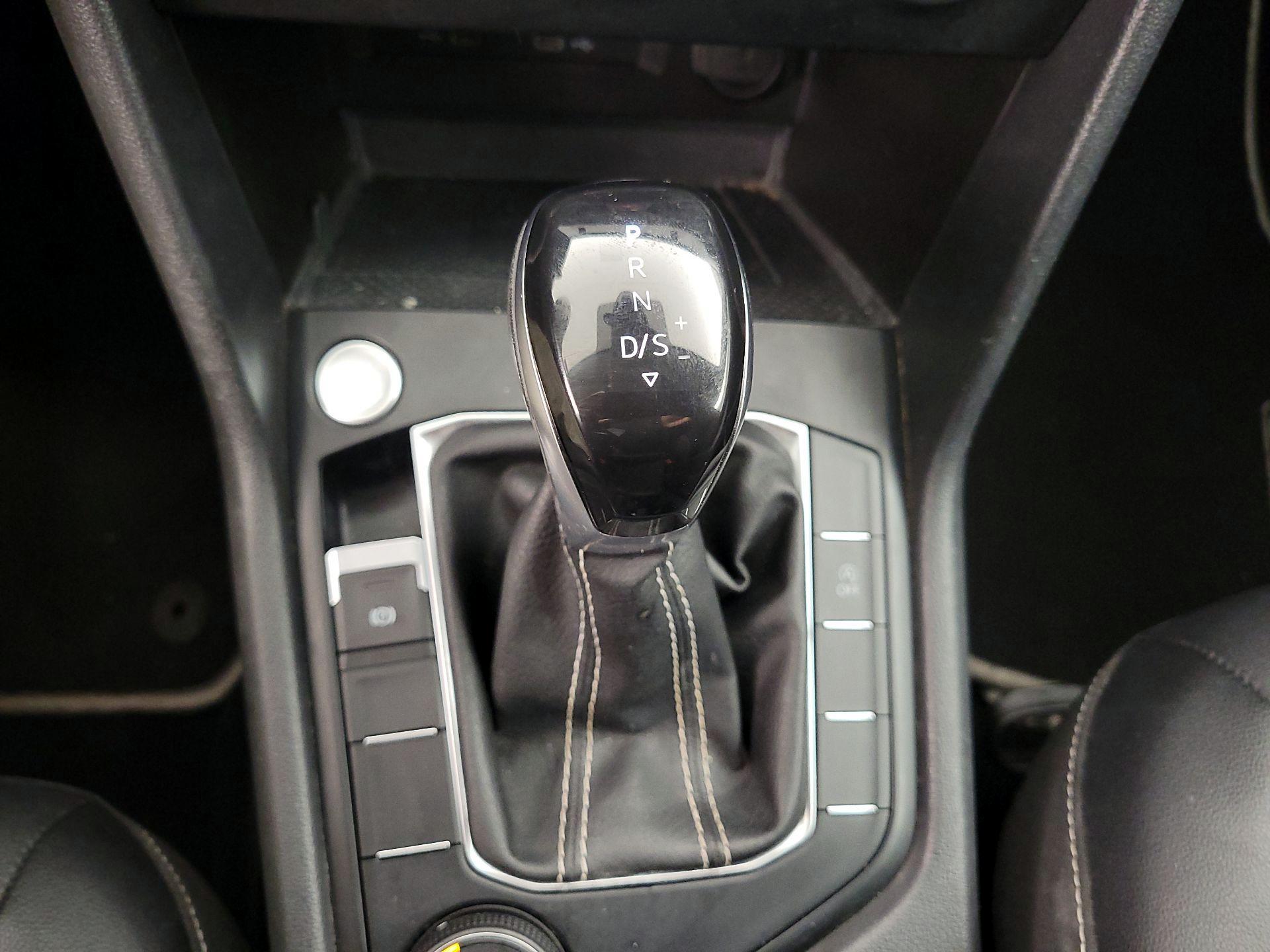 Thumbnail: 2022 Volkswagen Taos - 17