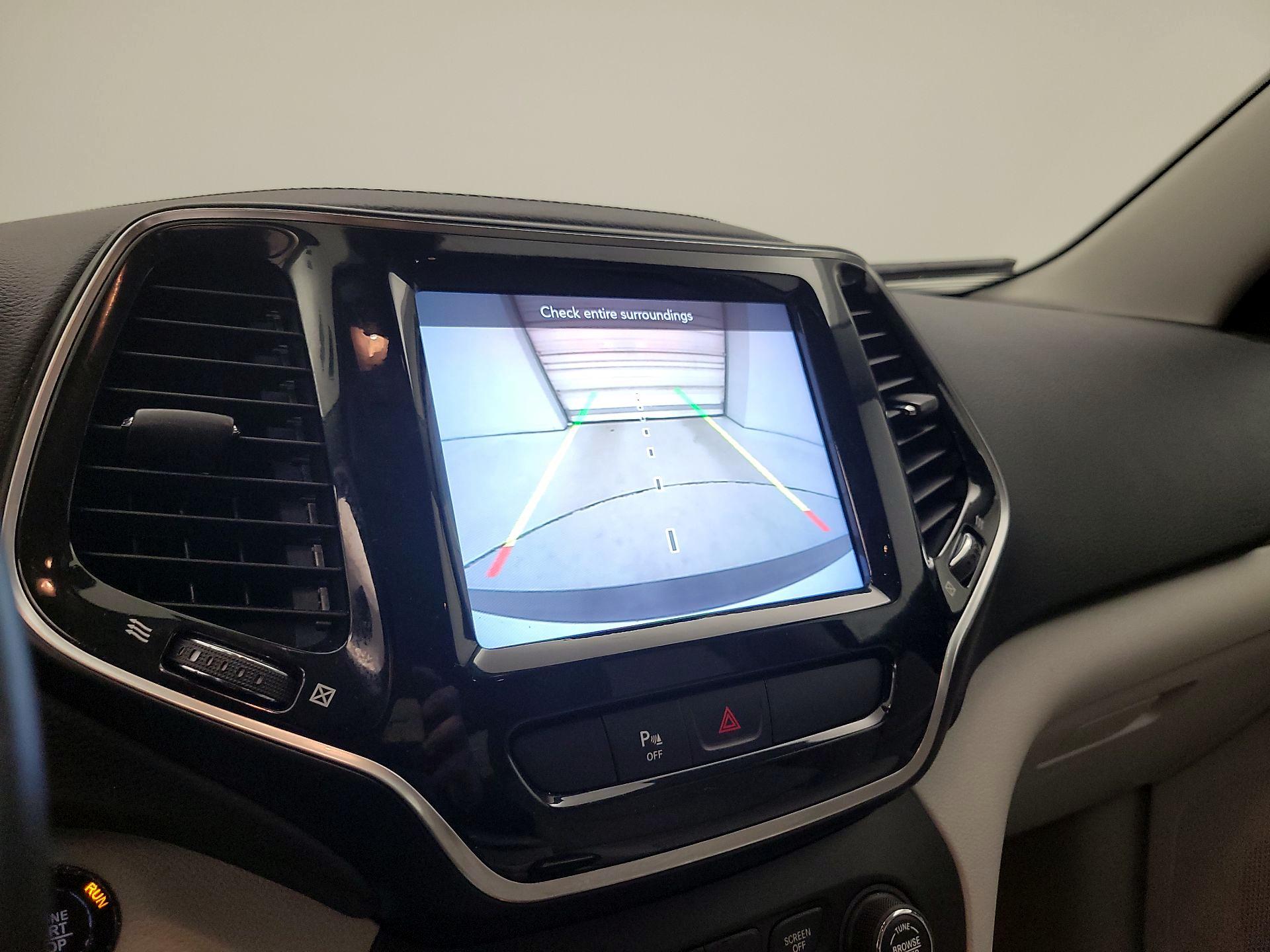 Thumbnail: 2020 Jeep Cherokee - 14