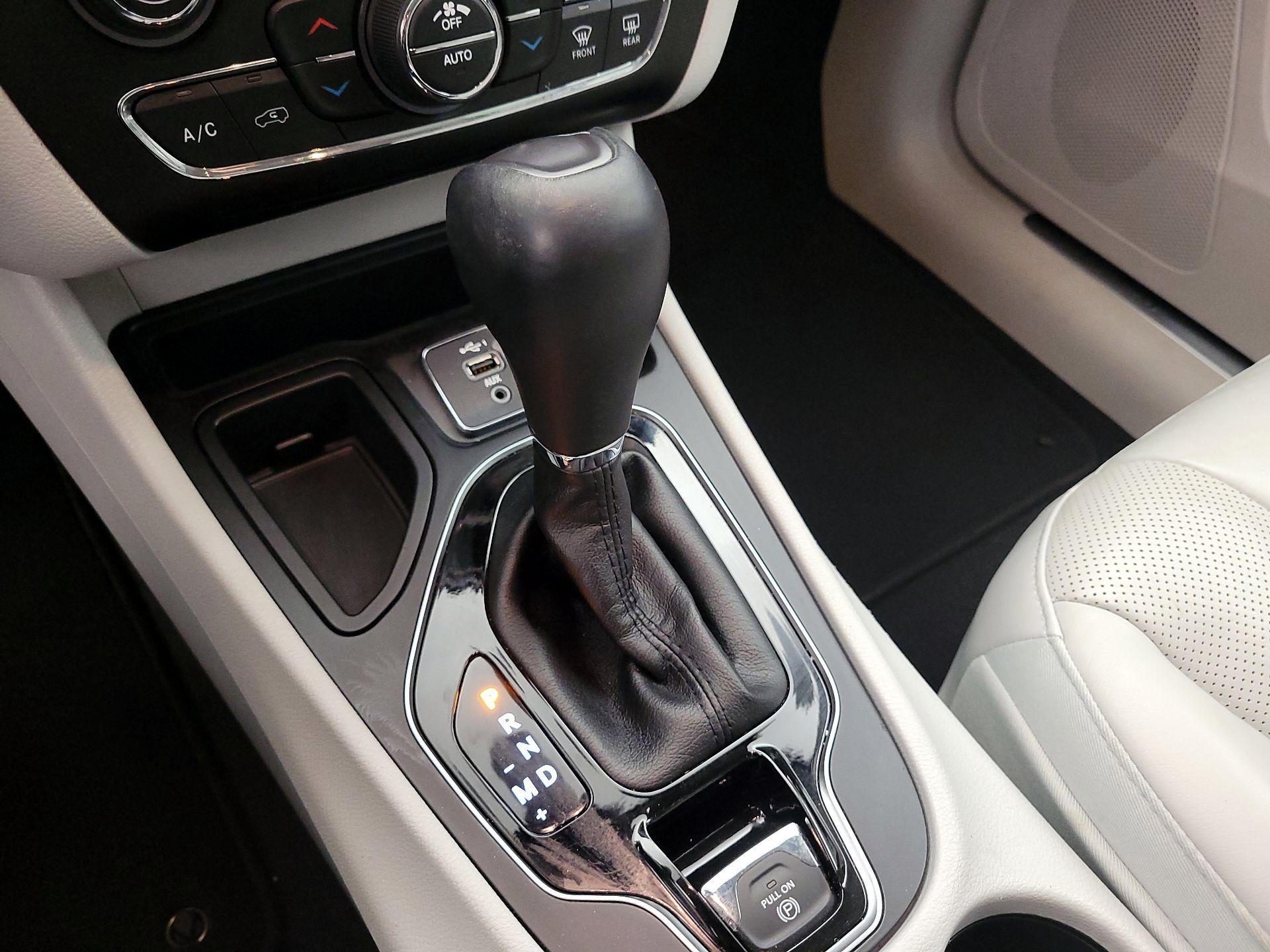 Thumbnail: 2020 Jeep Cherokee - 17