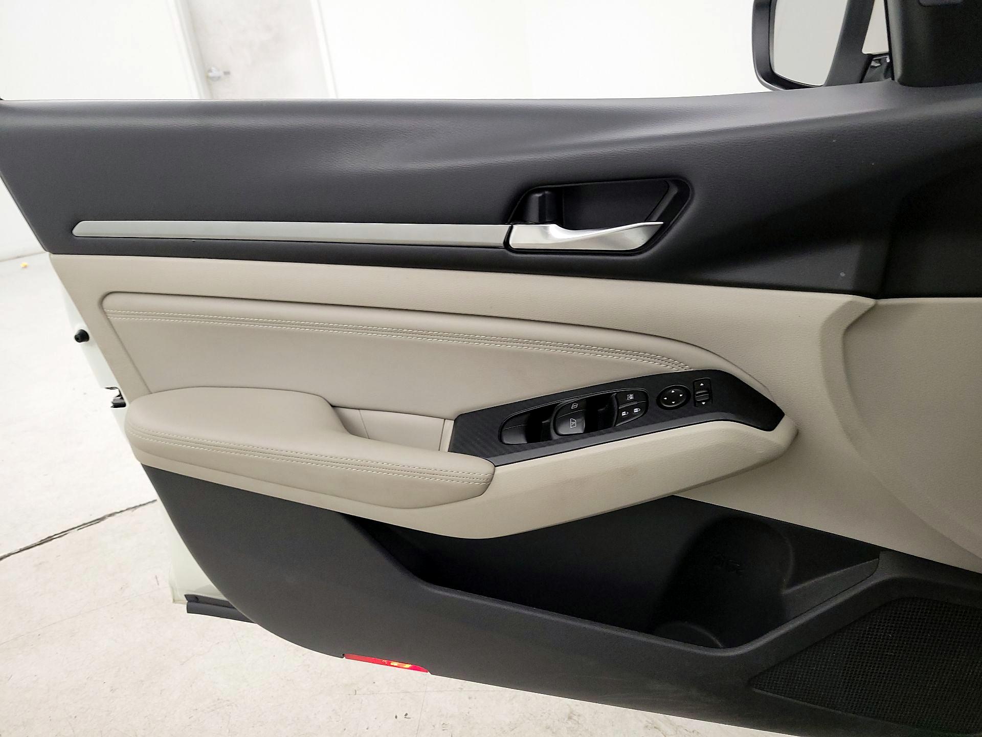 Thumbnail: 2019 Nissan Altima - 12