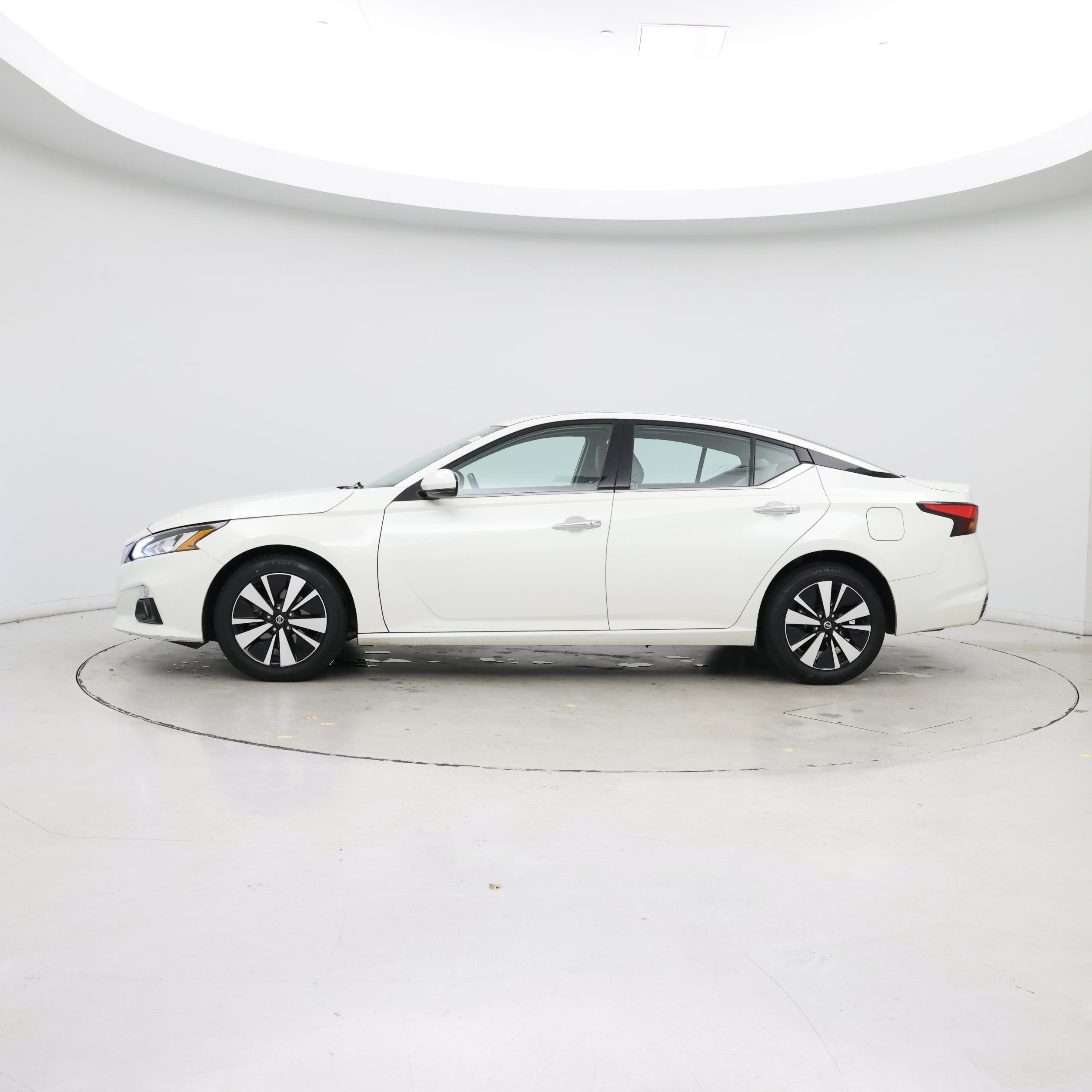 Thumbnail: 2019 Nissan Altima - 3