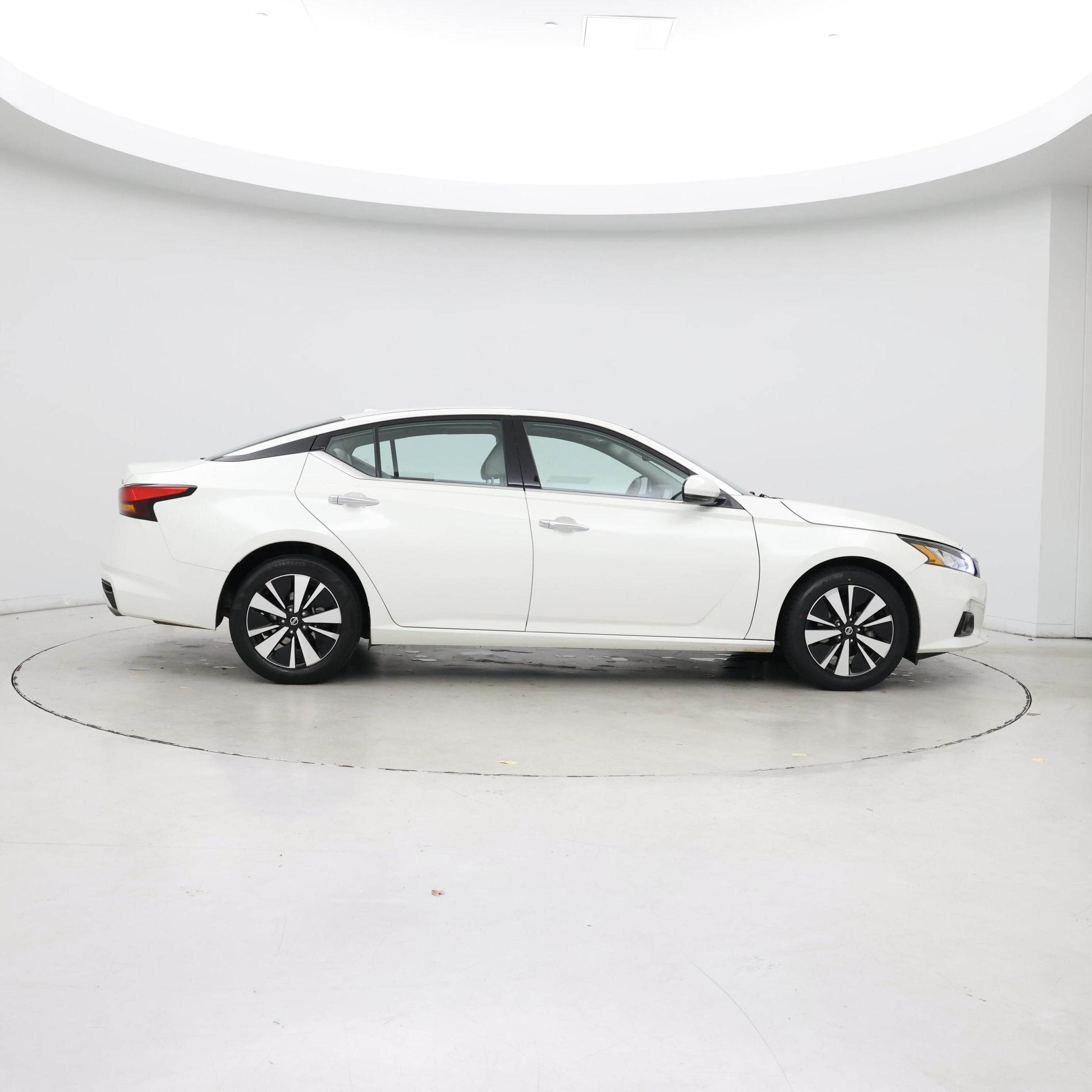 Thumbnail: 2019 Nissan Altima - 7