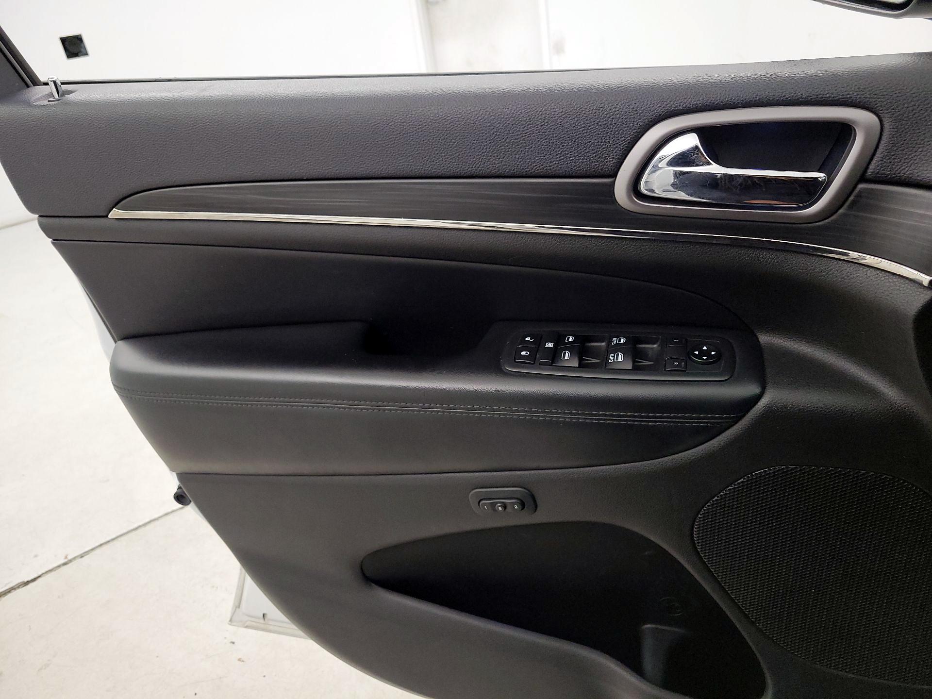 Thumbnail: 2019 Jeep Grand Cherokee - 12