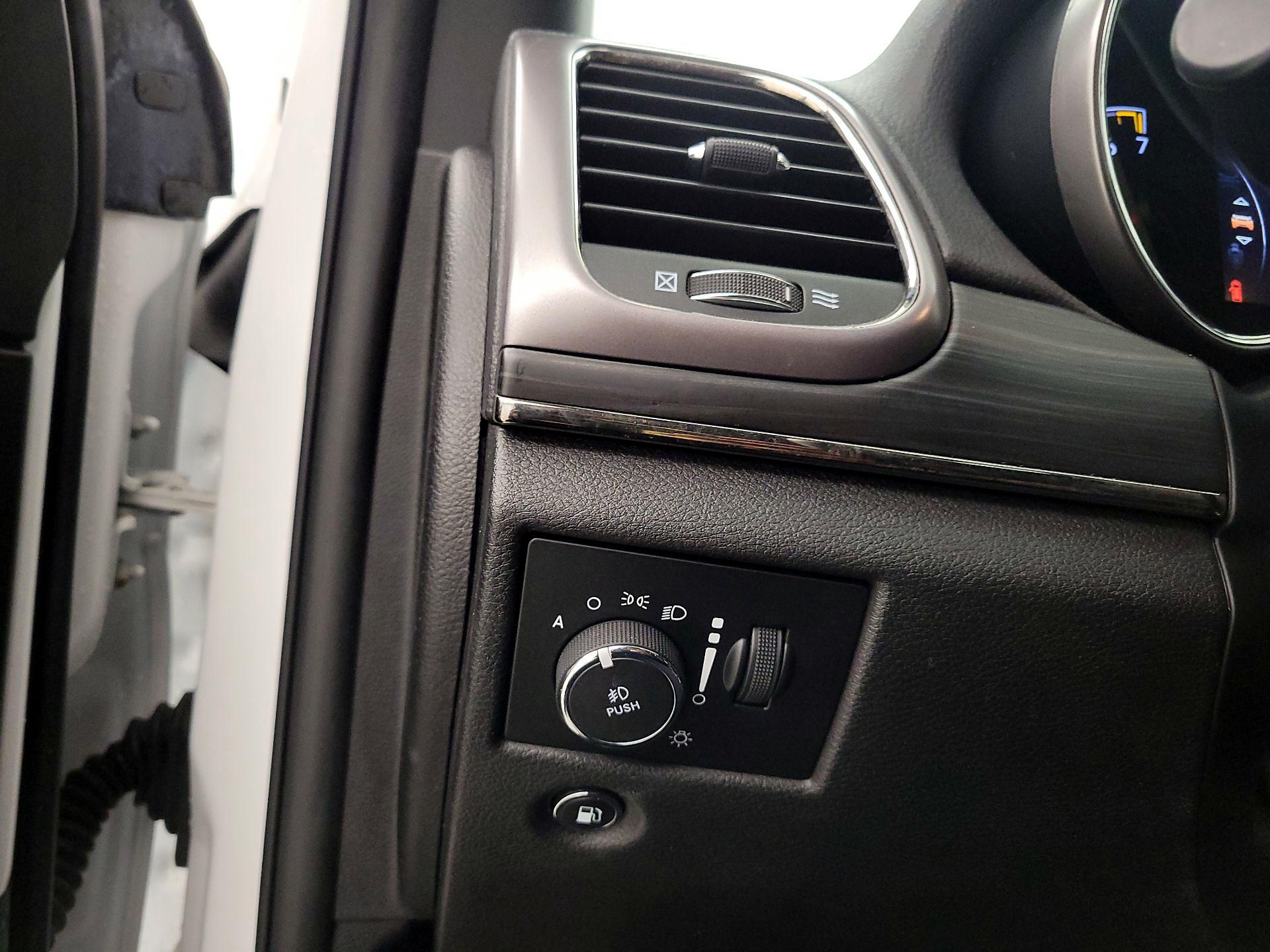 Thumbnail: 2019 Jeep Grand Cherokee - 13